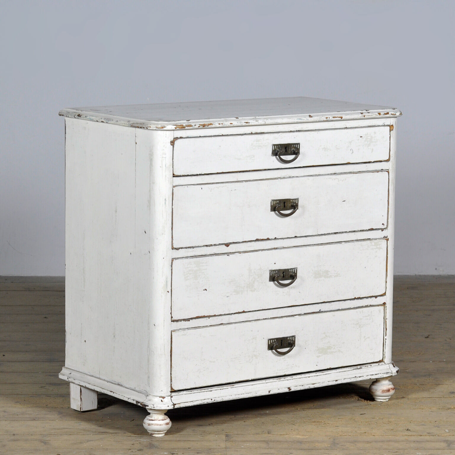 Pine chest of drawers, circa 1920