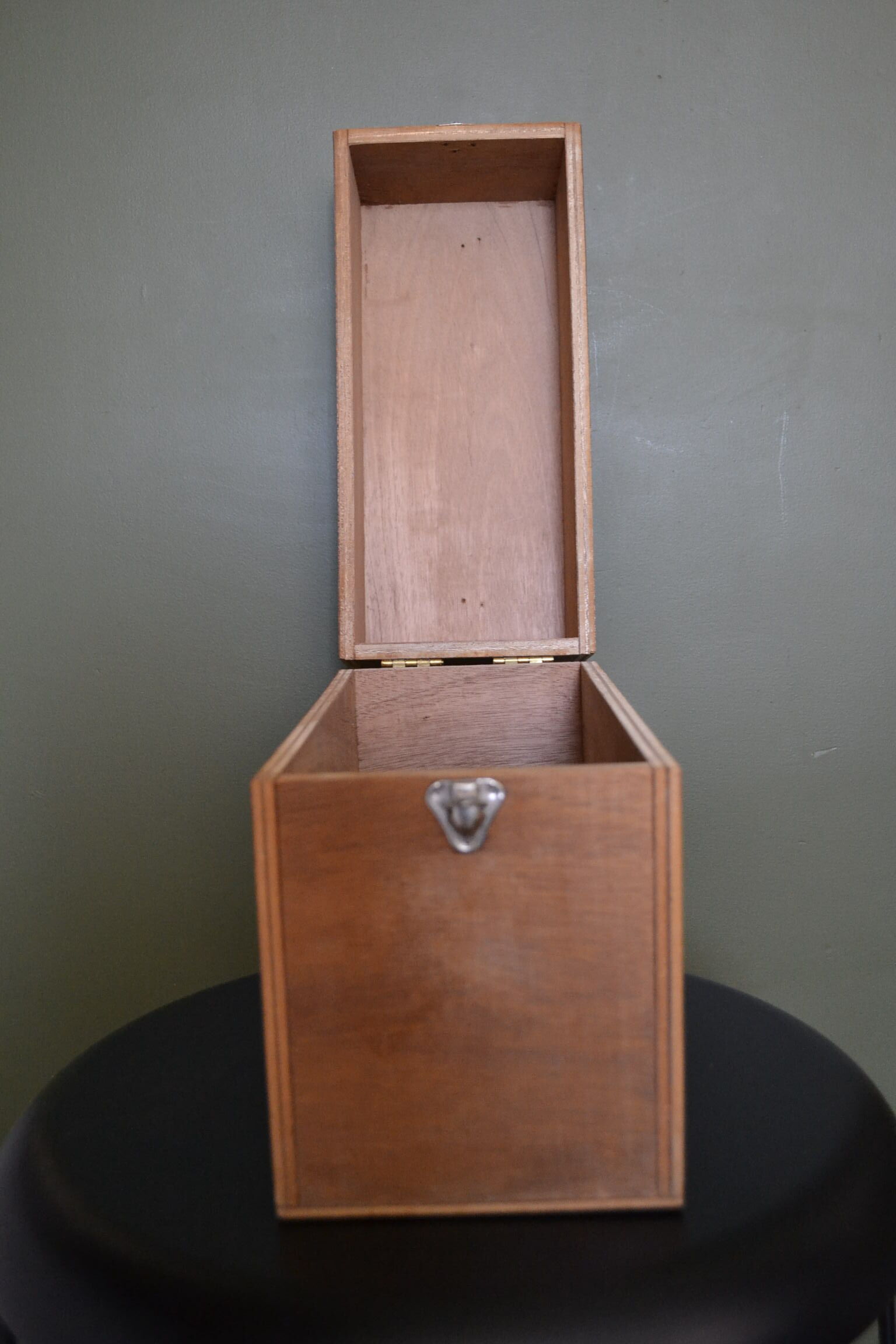Wooden plug box