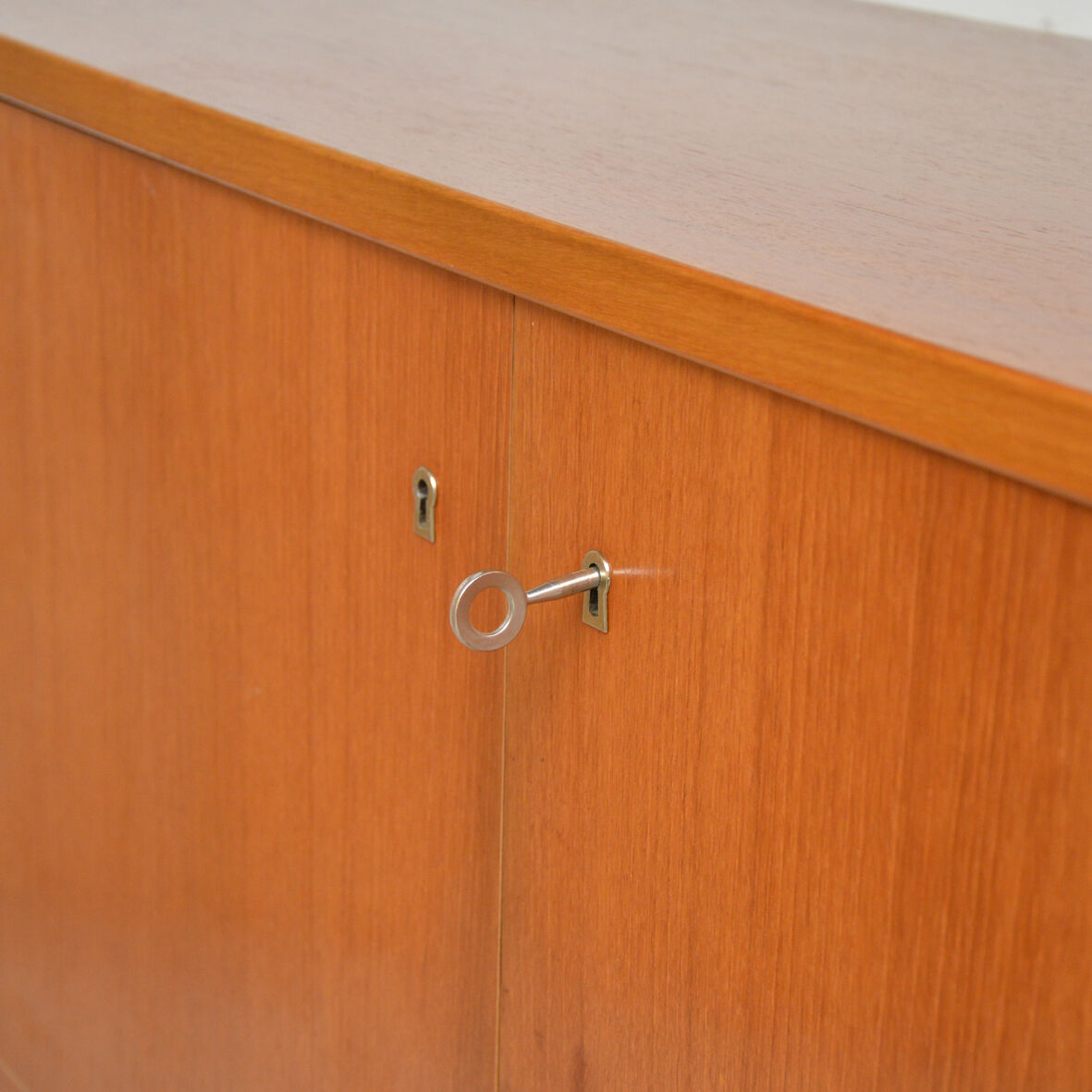 Veneer teak sideboard, 1976