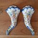 Paire de bouquetières d'appliques en faience de Nevers par Marest Frères