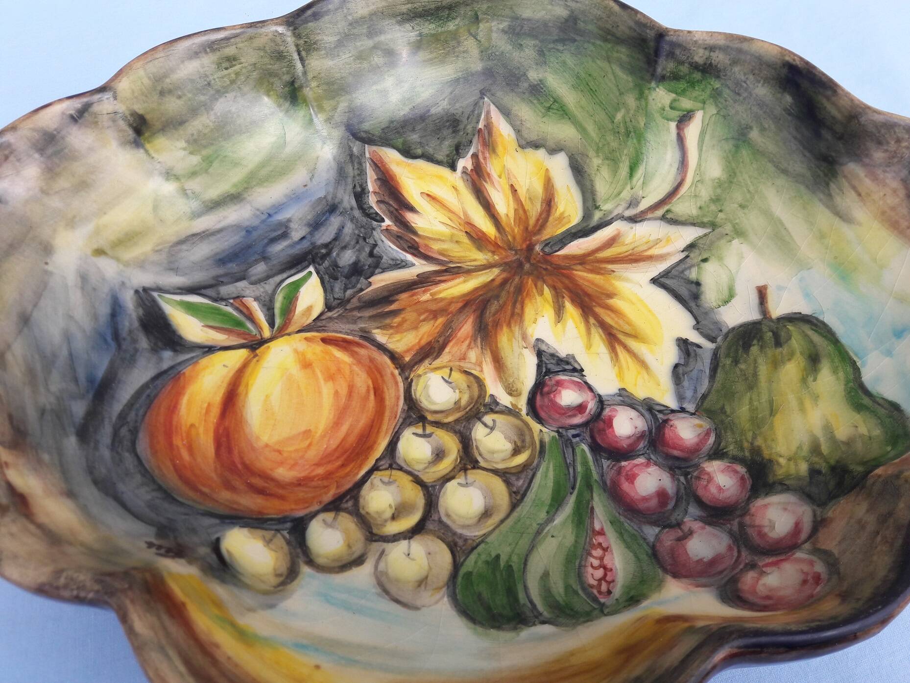 Ceramic fruit dish or bowl
