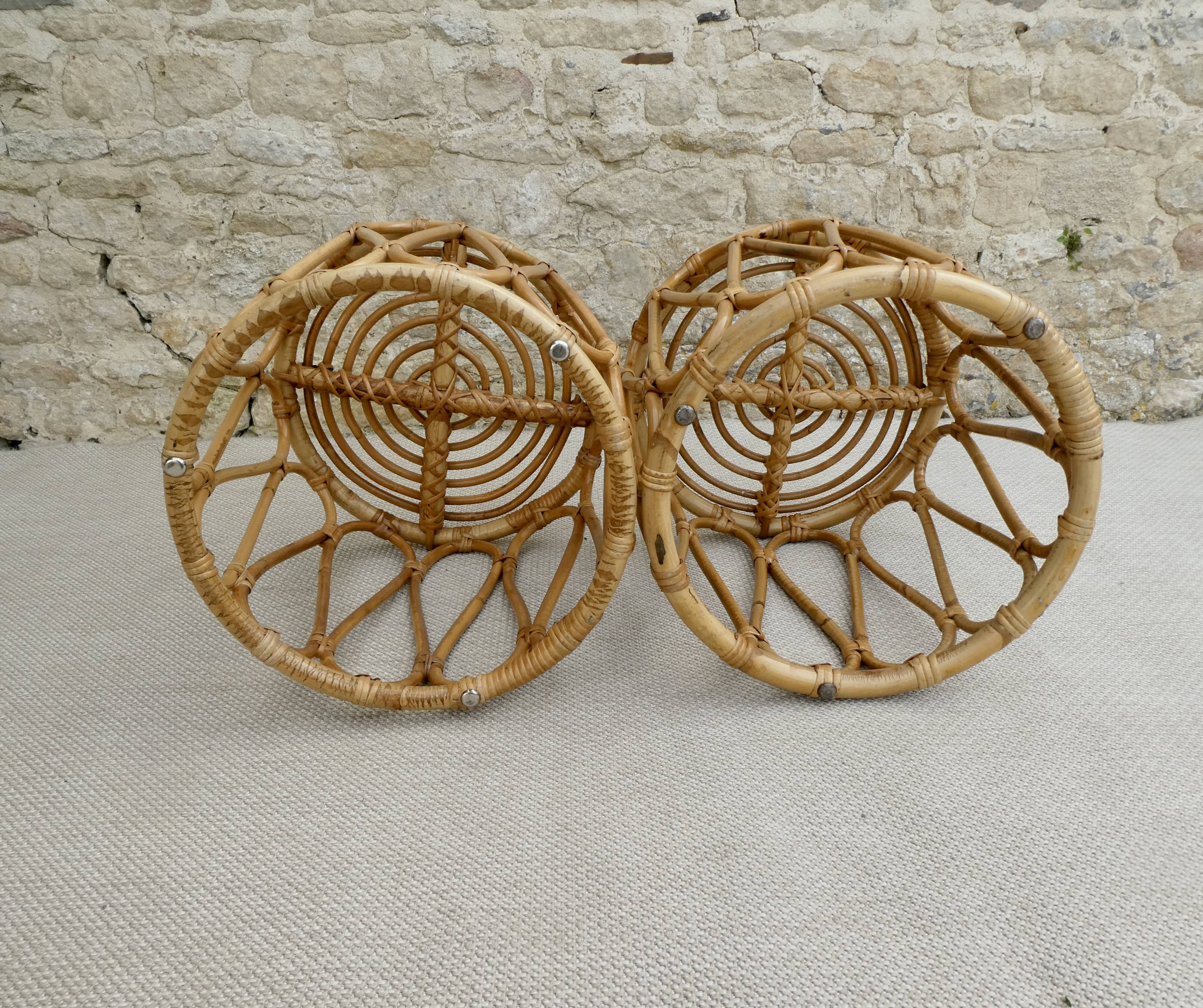 Paire de tabourets en rotin, vers 1960