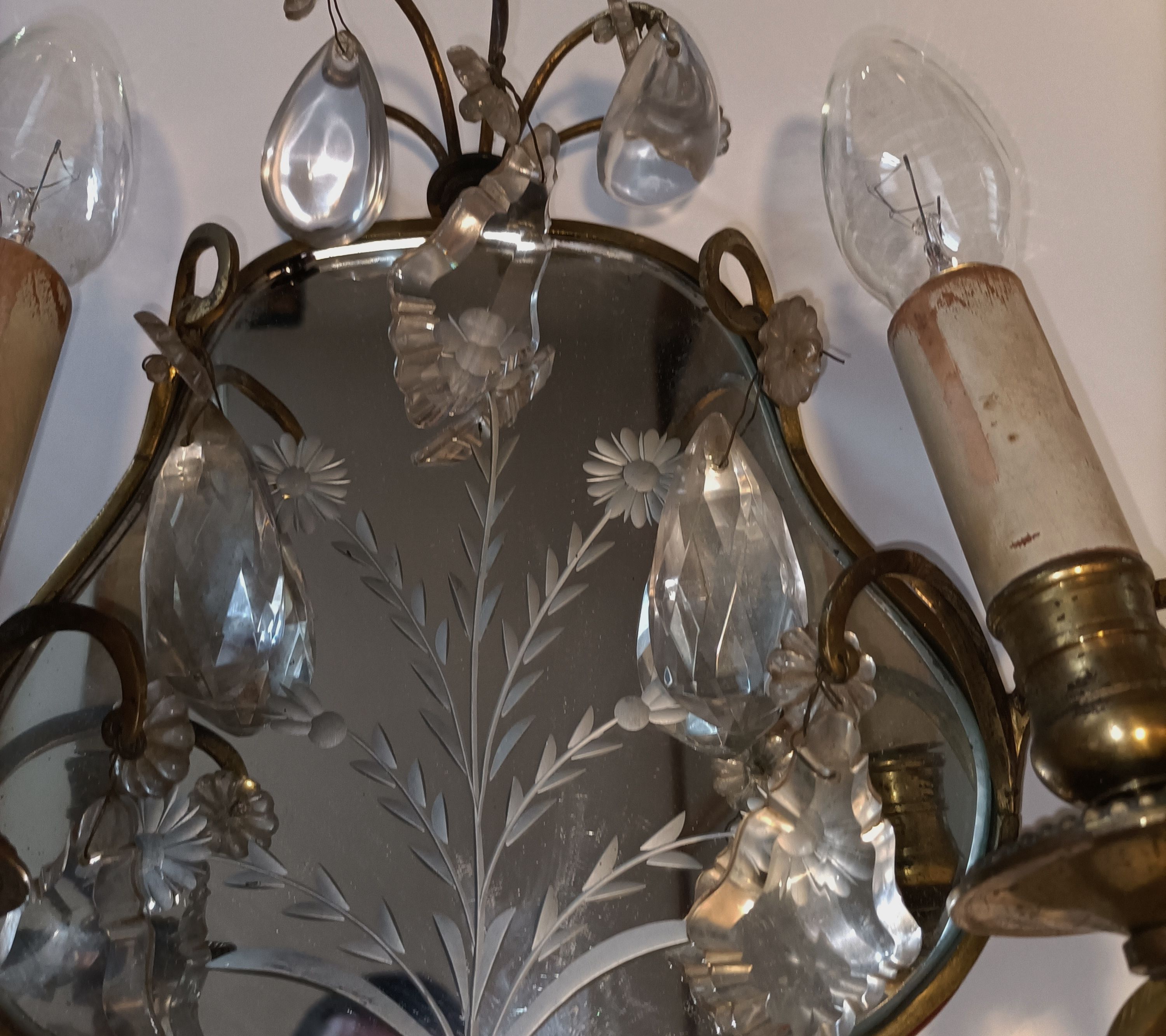 Pair of mirror sconces with two arms of light with gilded brass grapevines, Italy 1960.