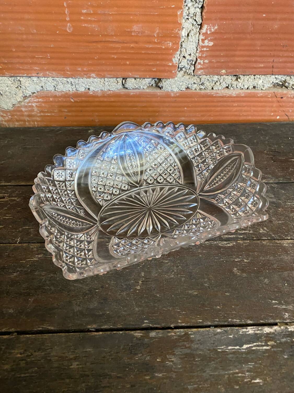 Vintage Geometric Shaped Moulded Glass Pocket Video #D550