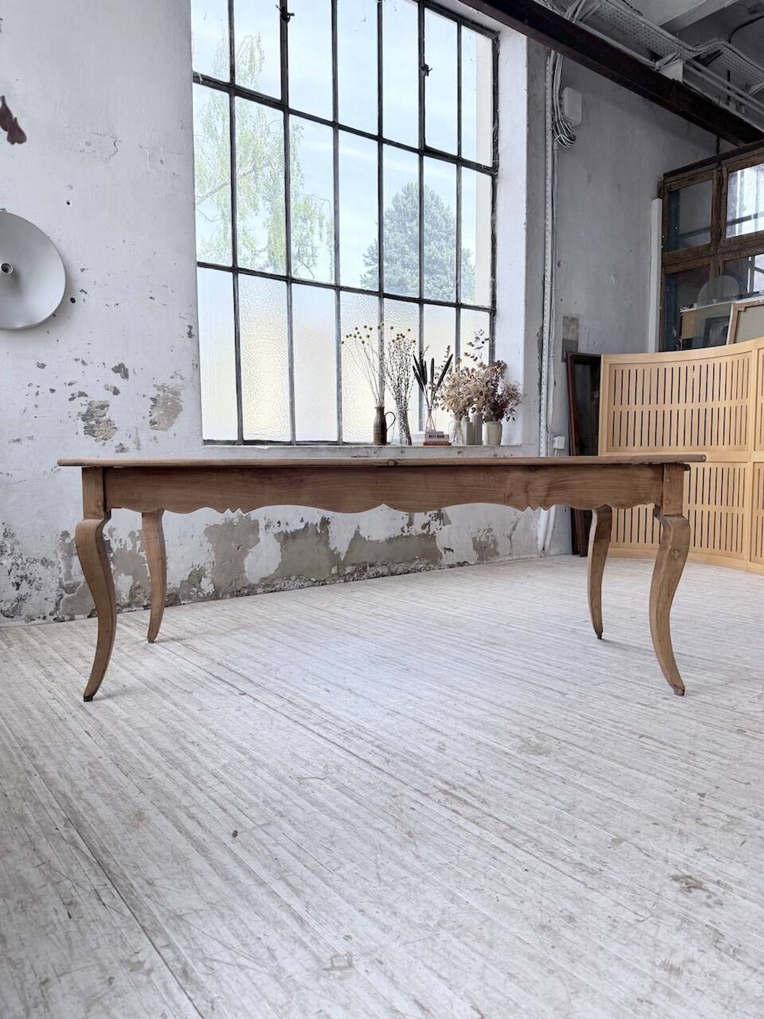 Table de ferme merisier pieds galbés XIXème