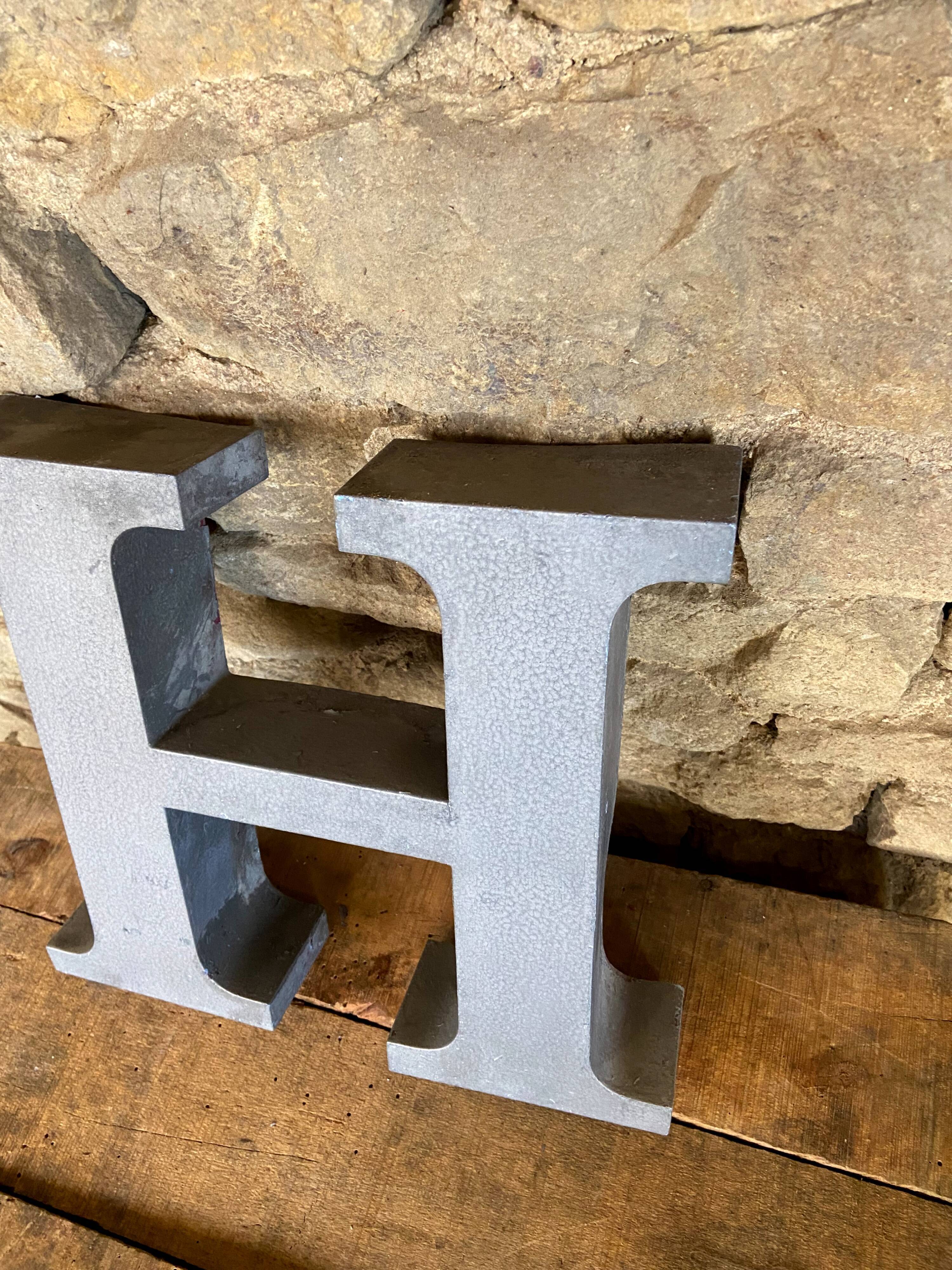 Letter metal H