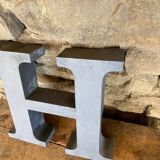 Letter metal H