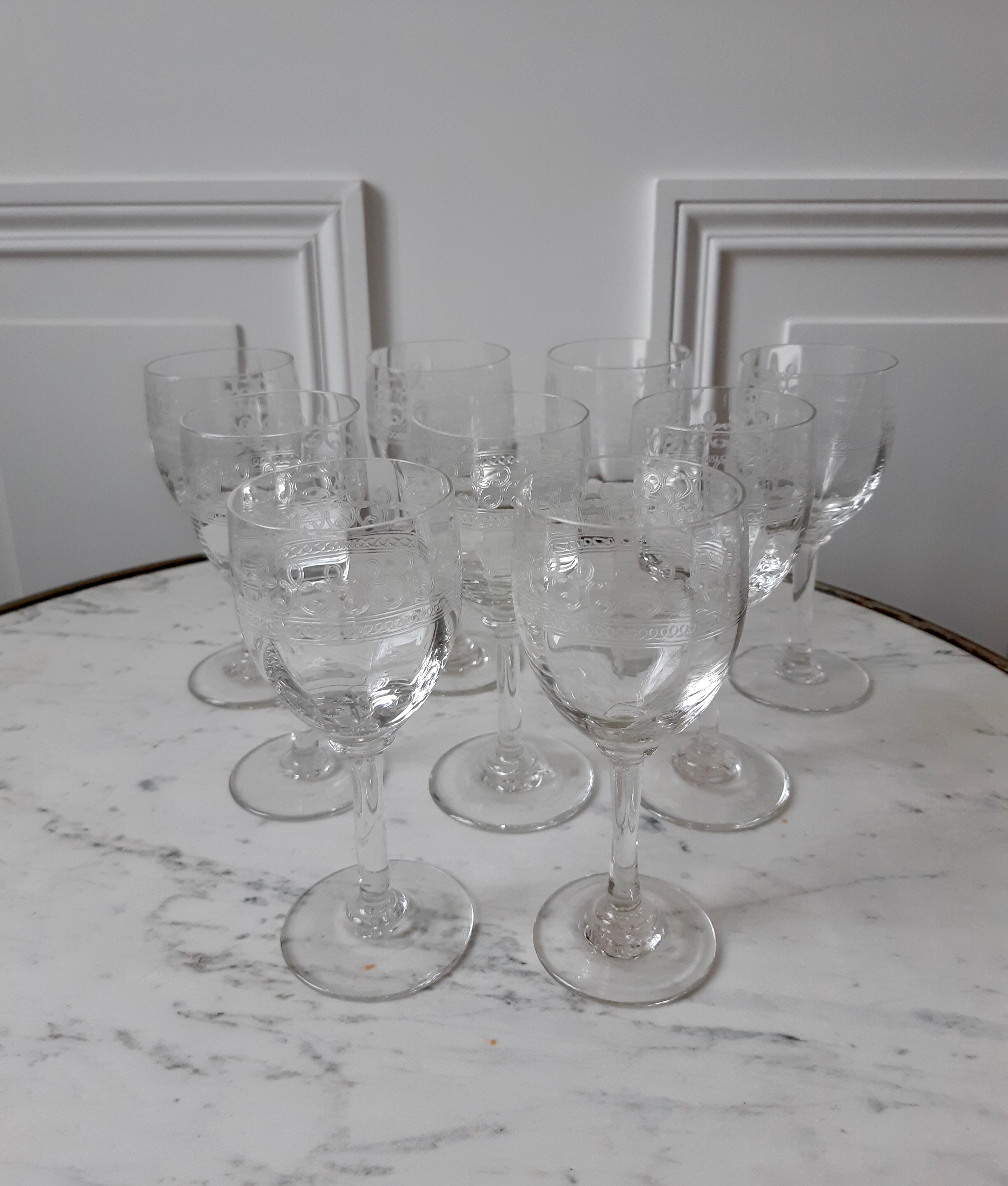Lot of 9 wine glasses engraved in crystal