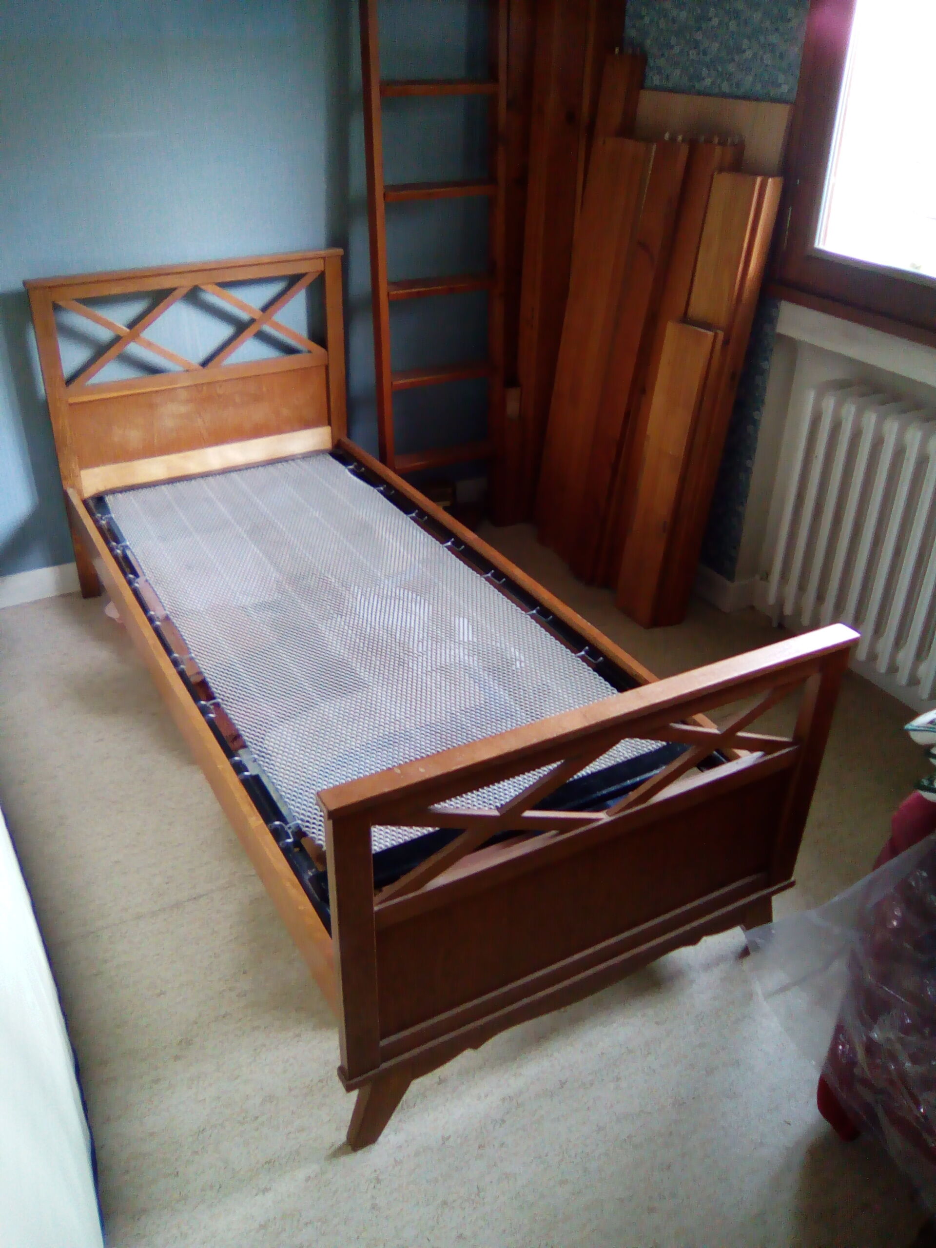 Vintage bed year 60 a place in light solid wood