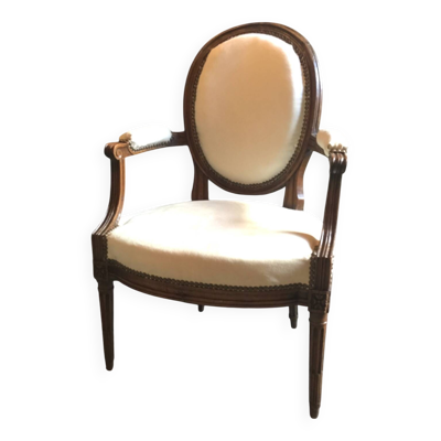 Fauteuil cabriolet à dossier médaillon epoque Louis XVI