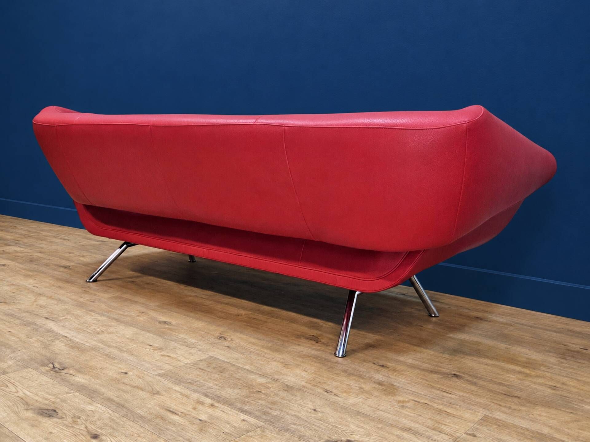 Vintage red leather Leolux Arabella design sofa used