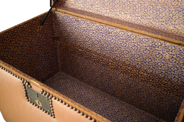 Antique curved trunk in wood and brown imitation leather