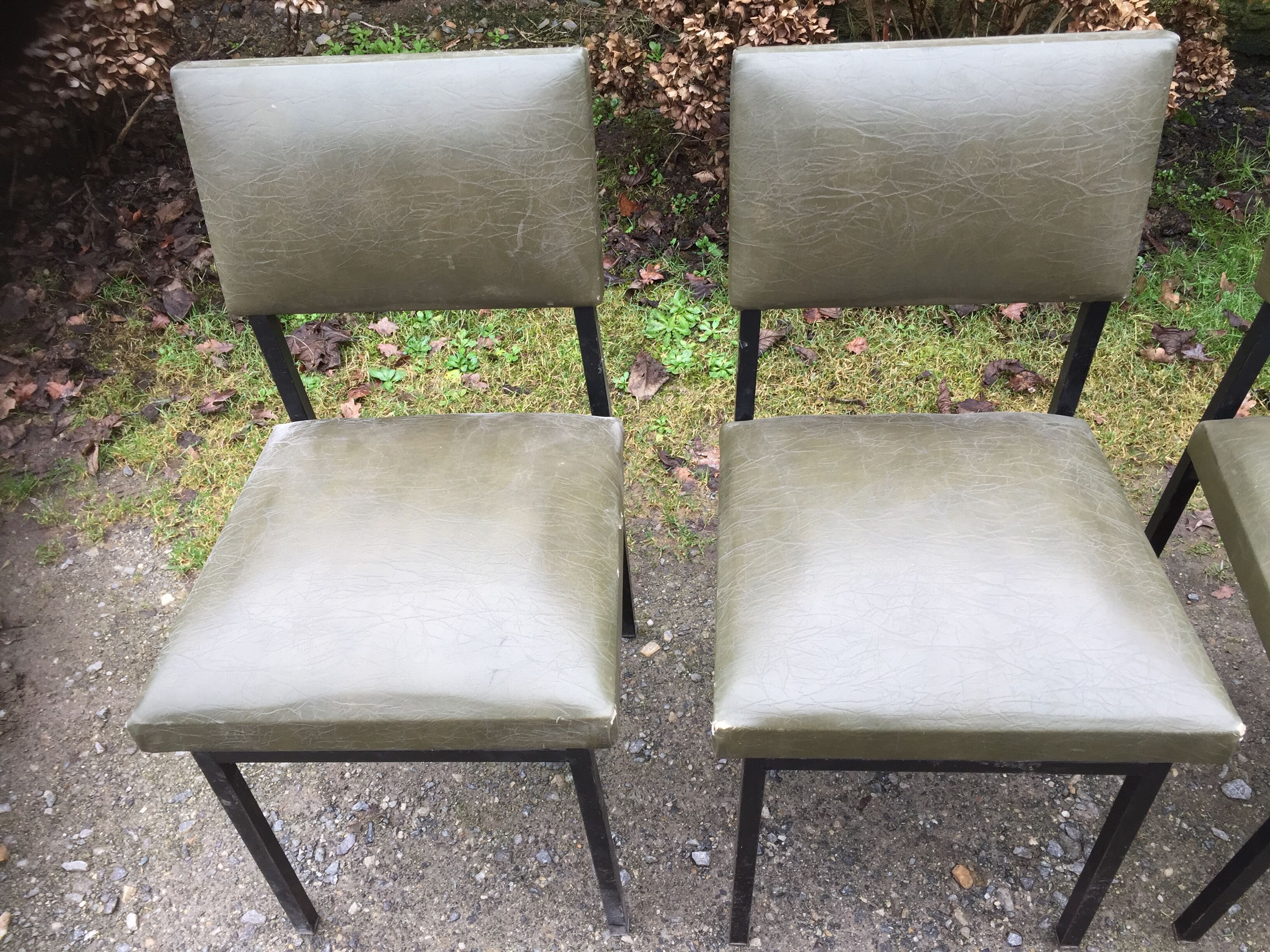 Vintage chairs guariche stone in Skaï green bottle and base in metal square tube.