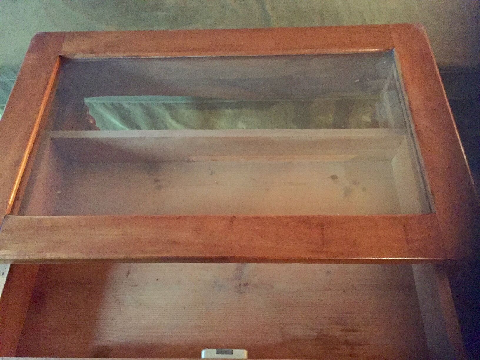 Business showcase table