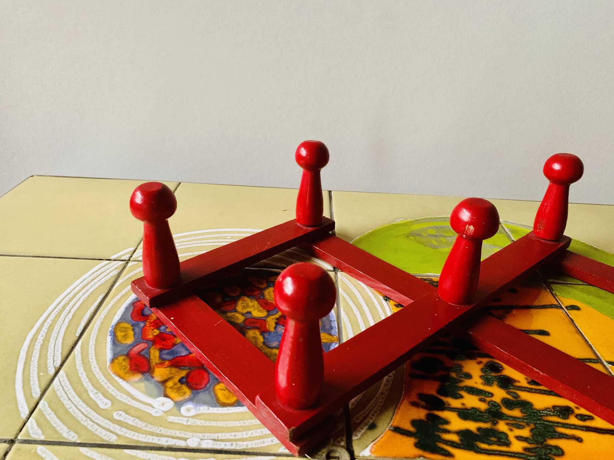 Vintage accordion coat rack in red painted wood