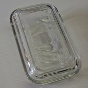 Very nice glass butter dish from Arcoroc in very good condition.