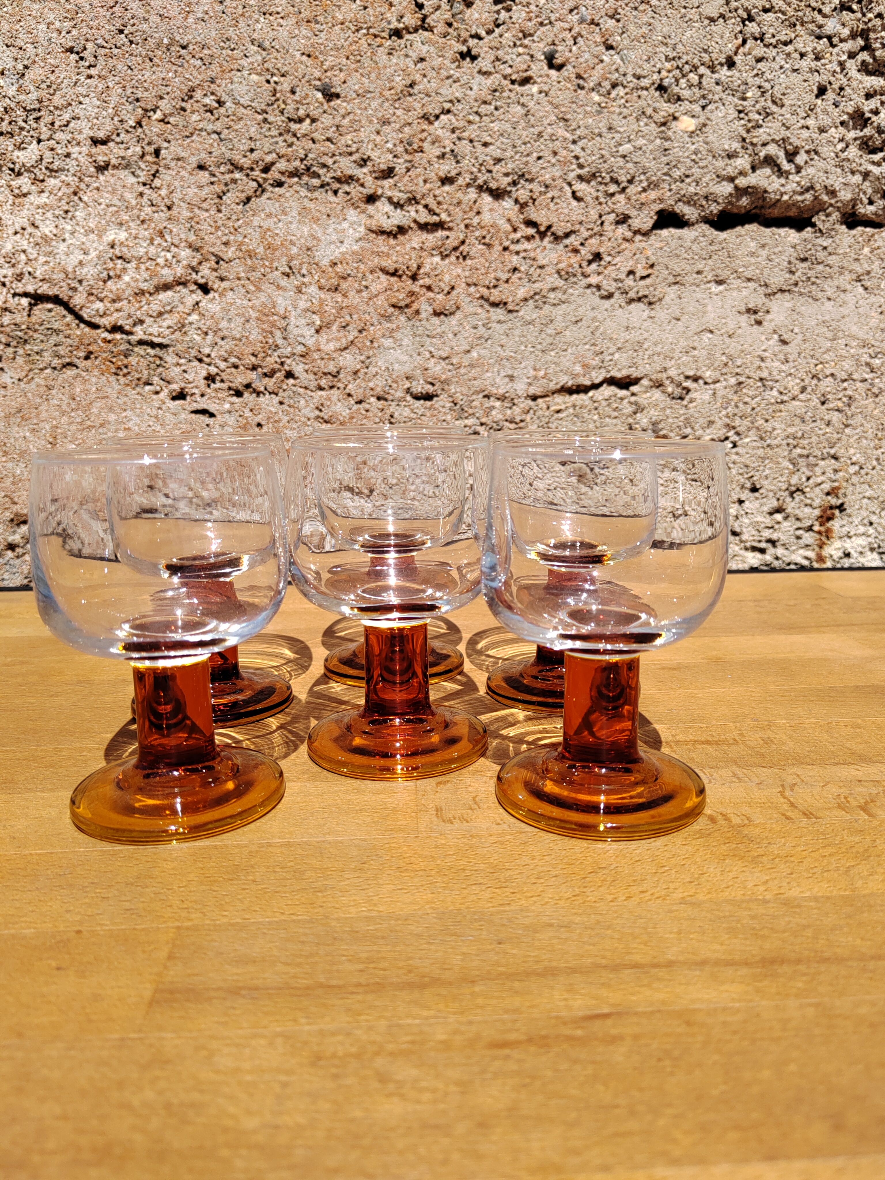 Suite of 6 wine glasses 70s
