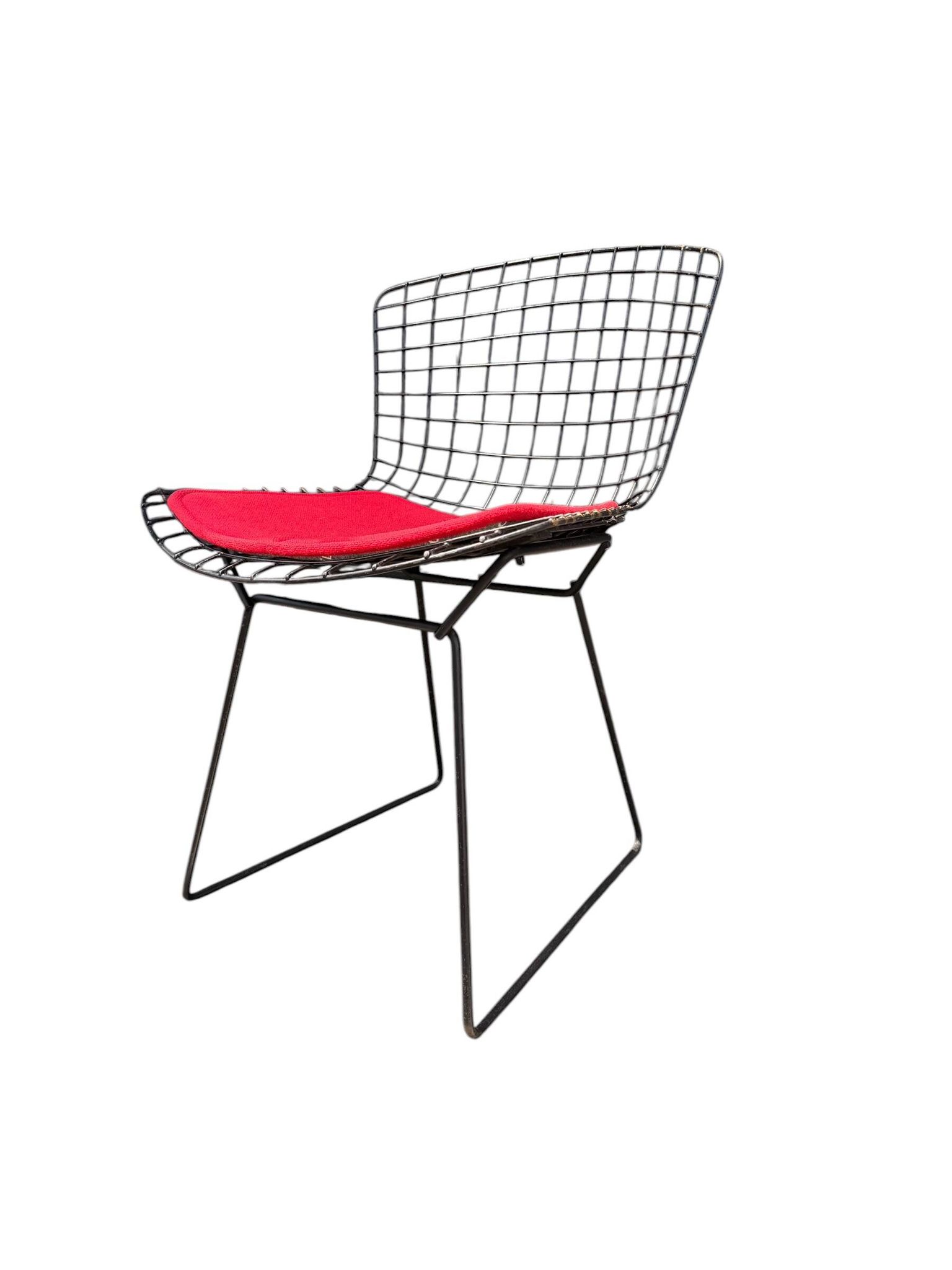 Suite de 4 Chaises "Wire" — Harry Bertoia pour Knoll (Rilsan Noir)