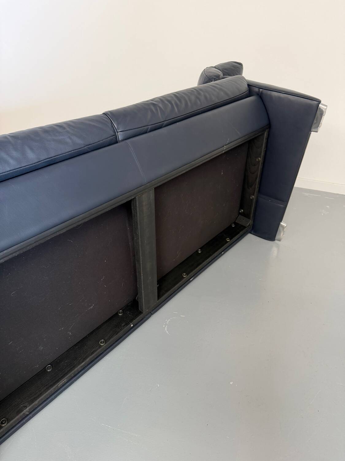 3-seater navy blue leather sofa, design by De Sede DS10, vintage 90s.