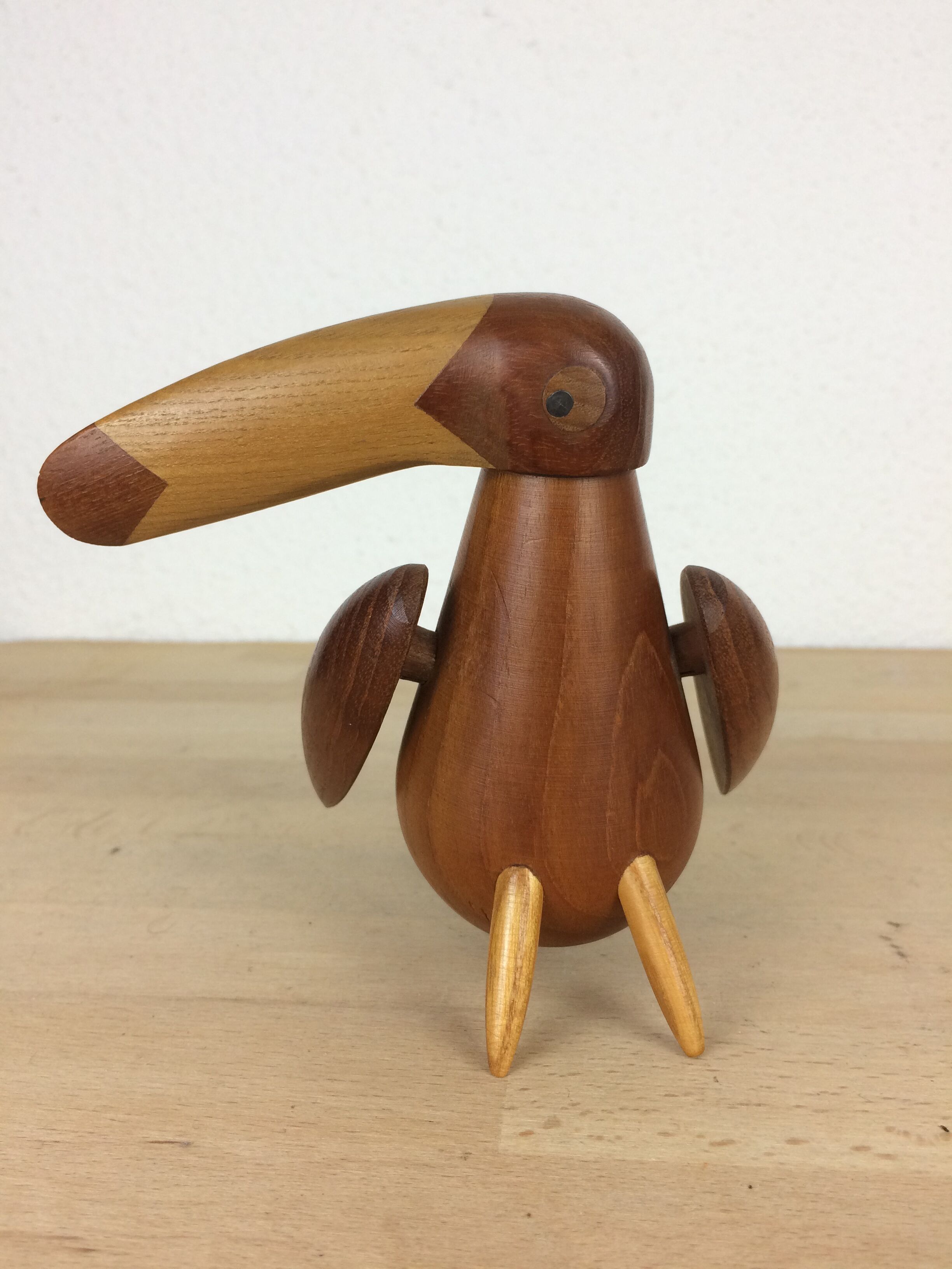 Moulin à poivre toucan par Tonn P. en teck, scandinave