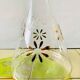 Ancienne carafe à liqueur en verre avec fleurs incrustées et dorures