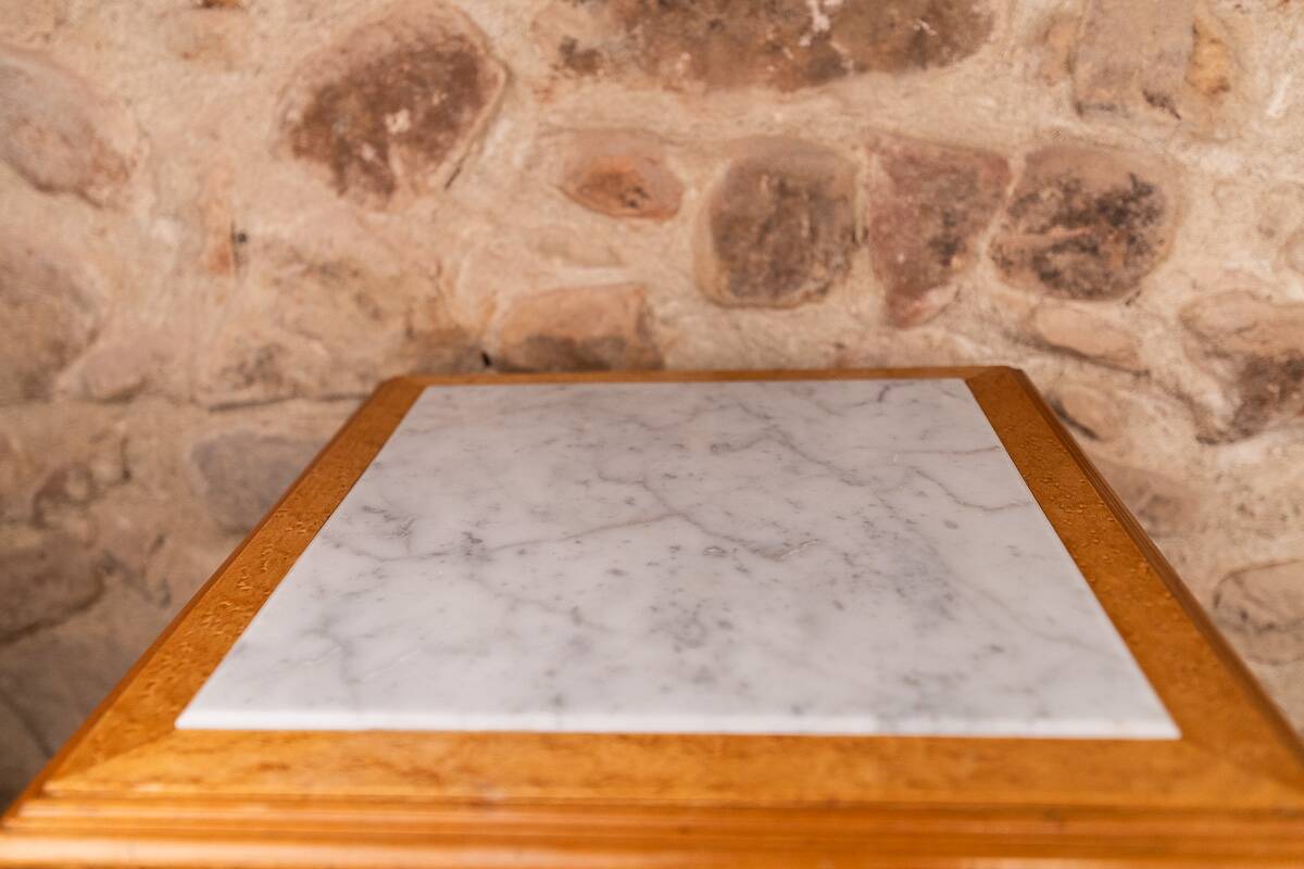 Neo-Louis XVI Nightstand in Spotted Maple & White Marble (Late 19th Century)