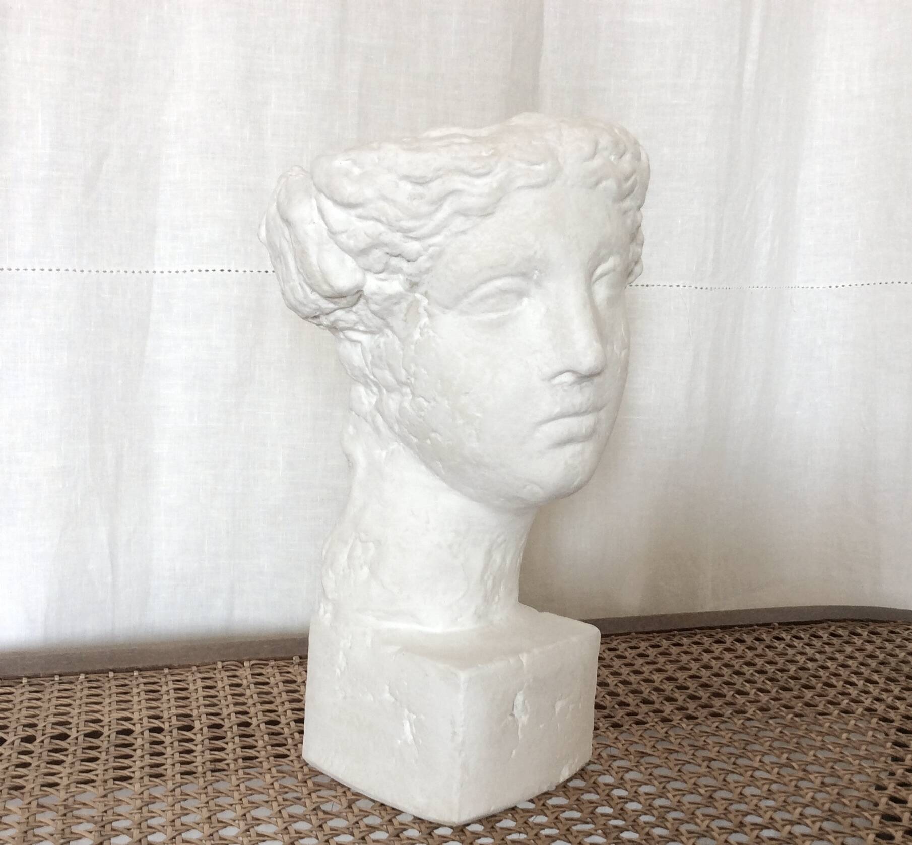 Sculpture d' Aphrodite déesse de l'amour et de la beauté.