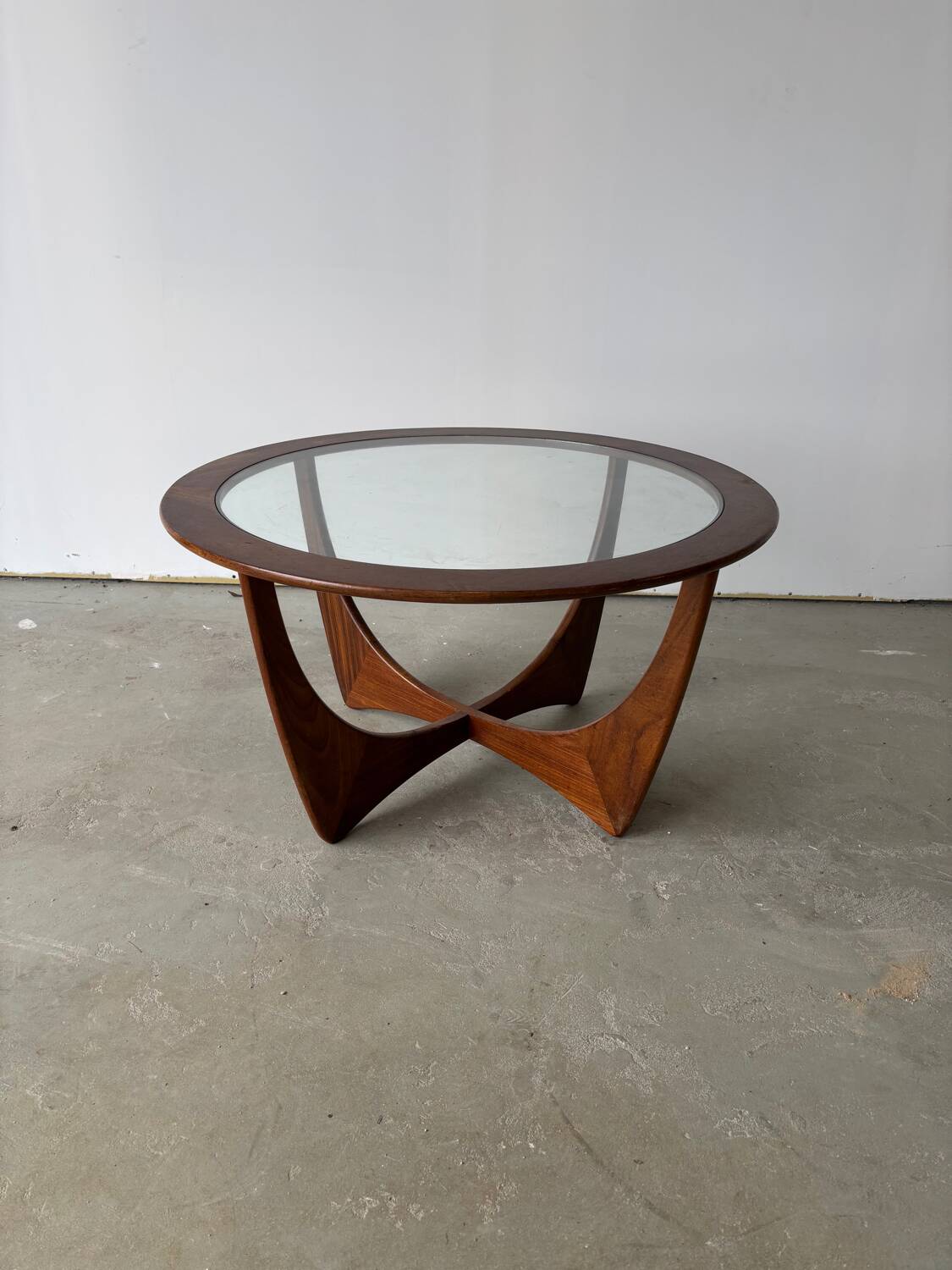Round coffee table in solid teak, Astro model by Victor Wilkins.