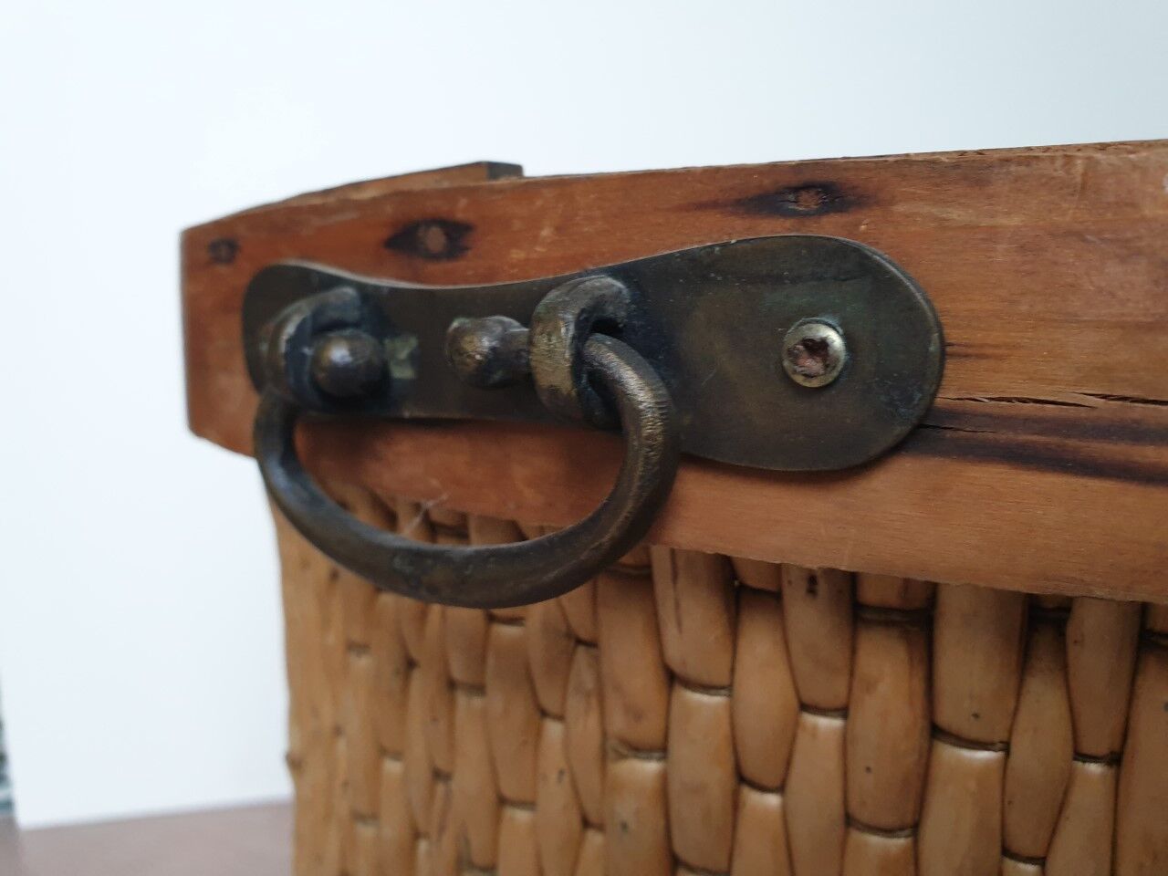 Wood and wicker pan