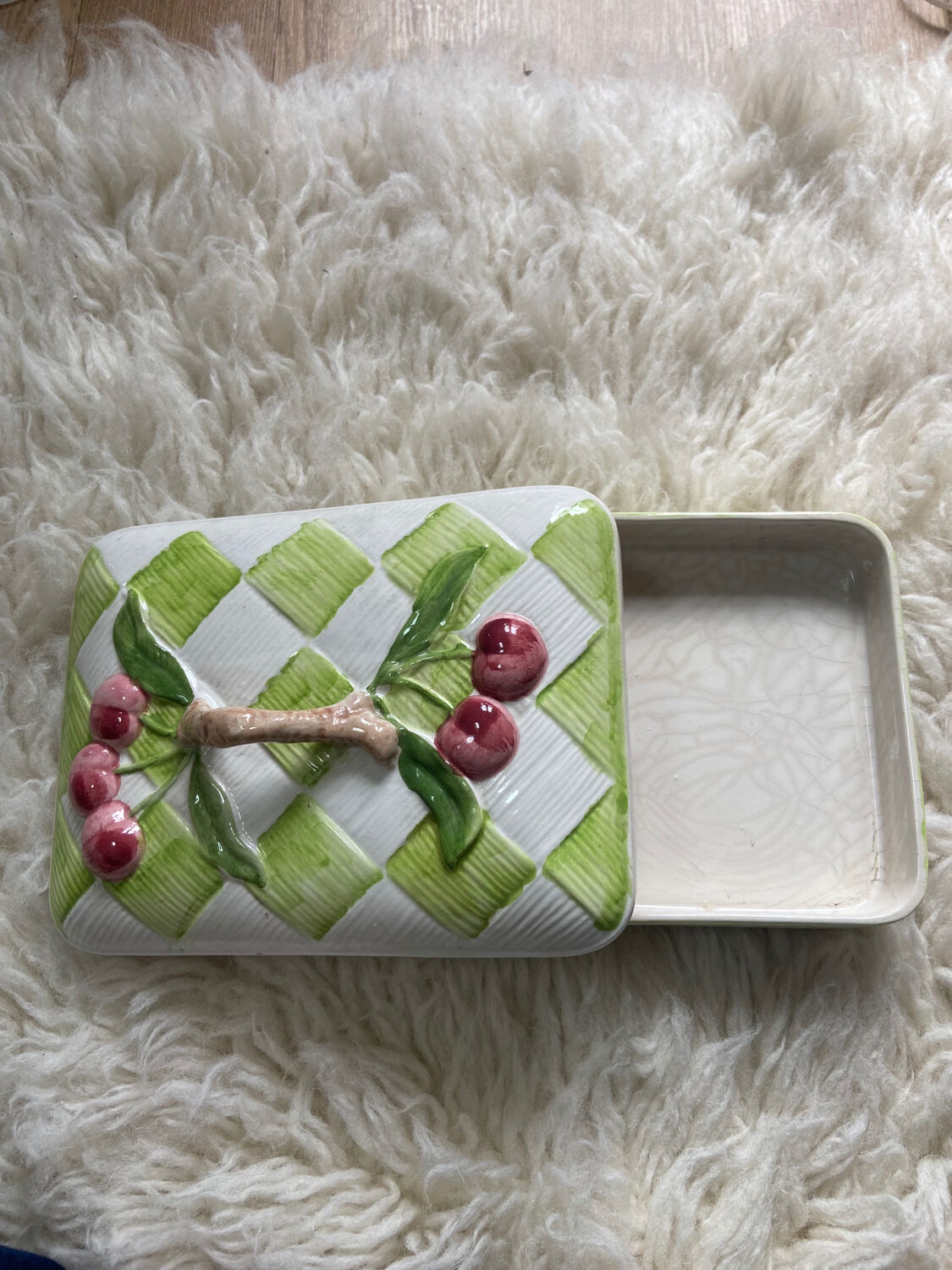 Box Ceramic Cherries Slip