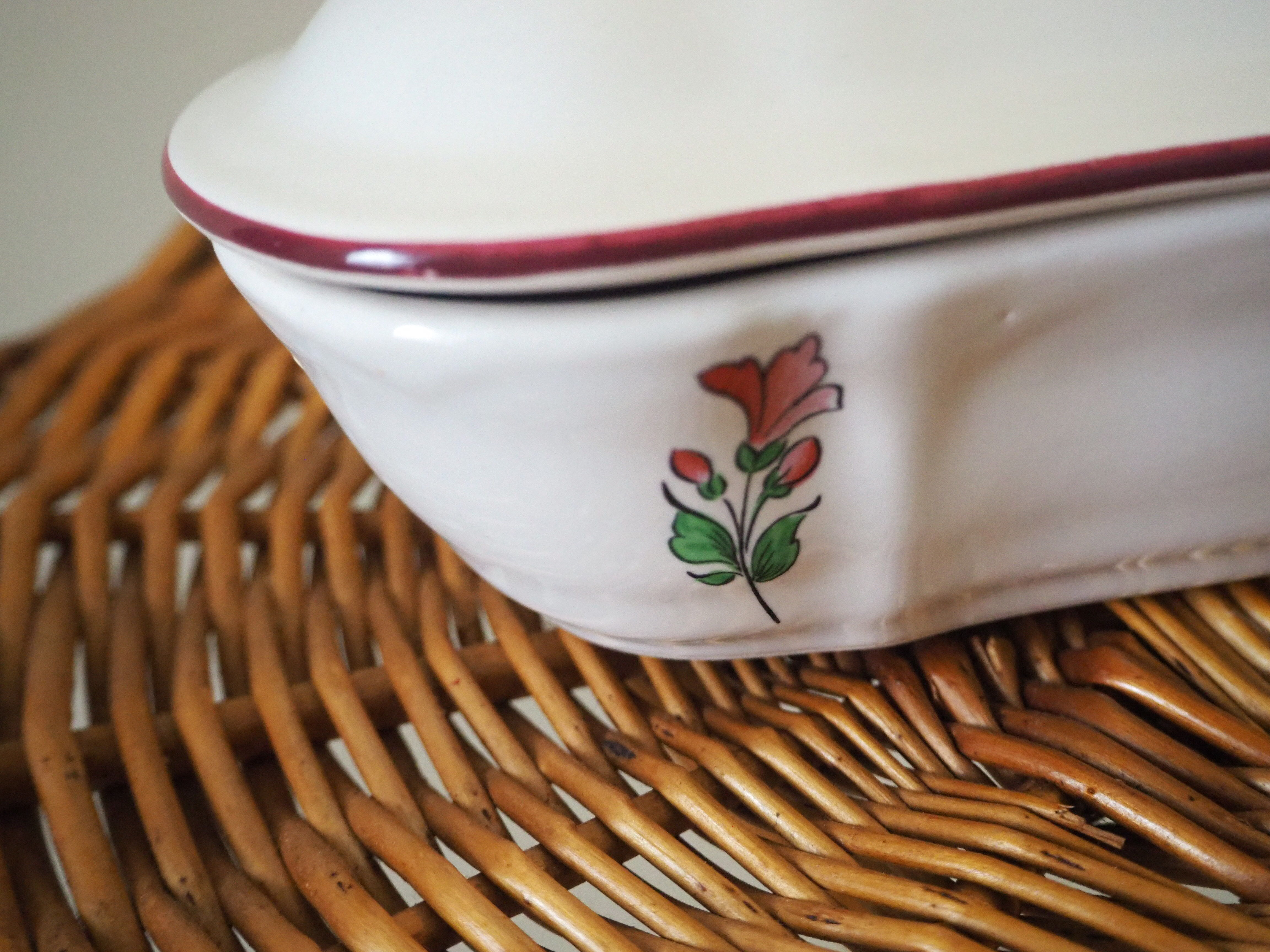 Comb holder with lid or bonbonnière - louis xv – reverbere collection – faience lunéville