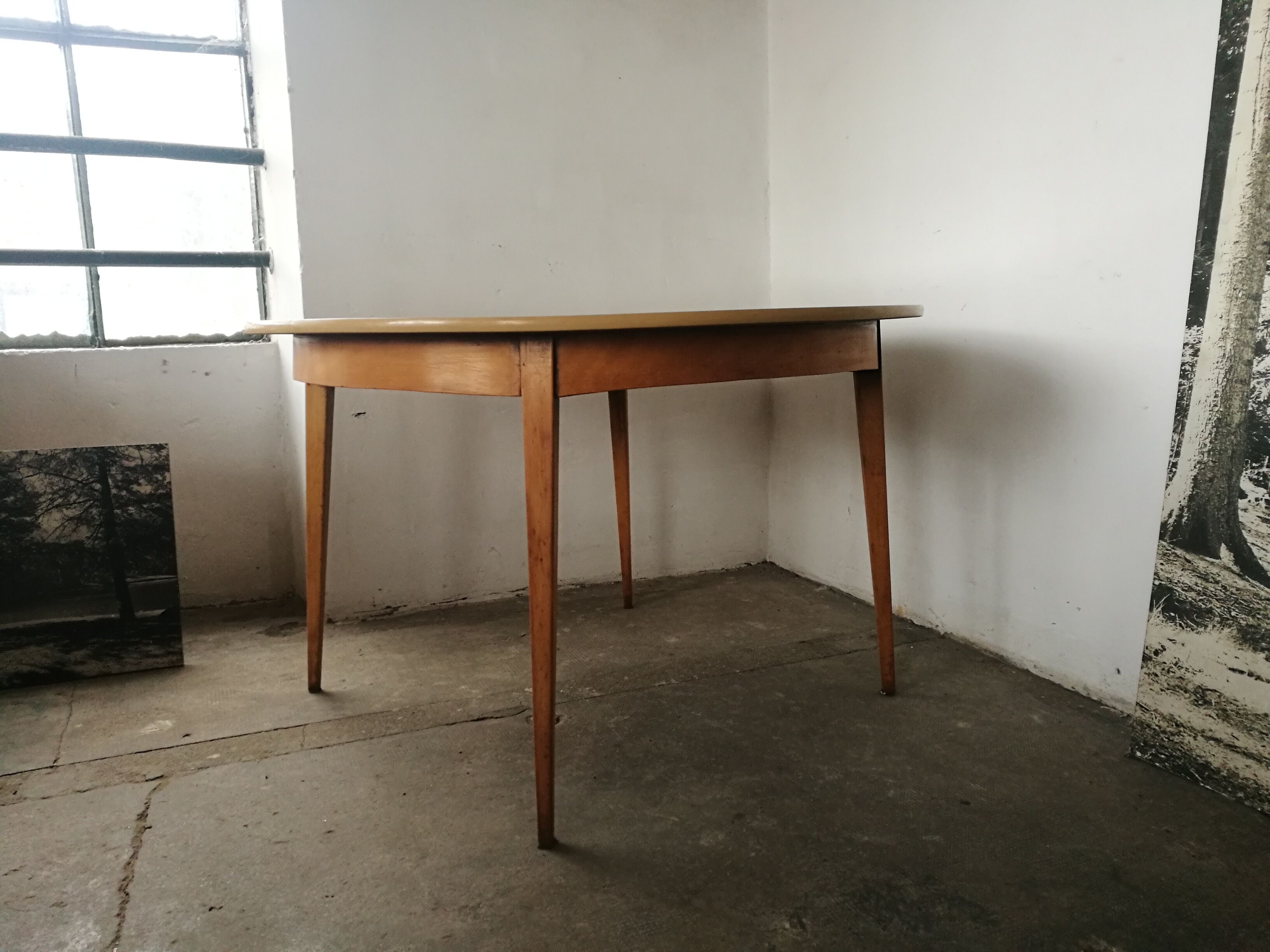 Vintage round table wood and formica
