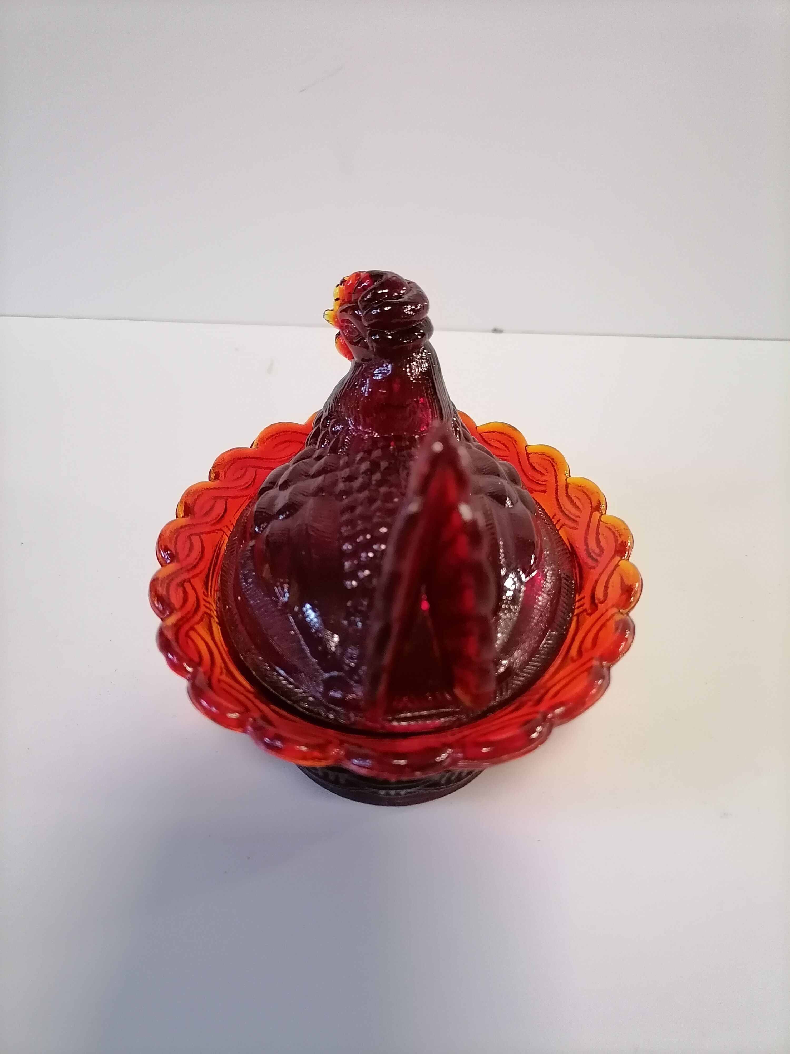 Poule en verre orangé sucrier