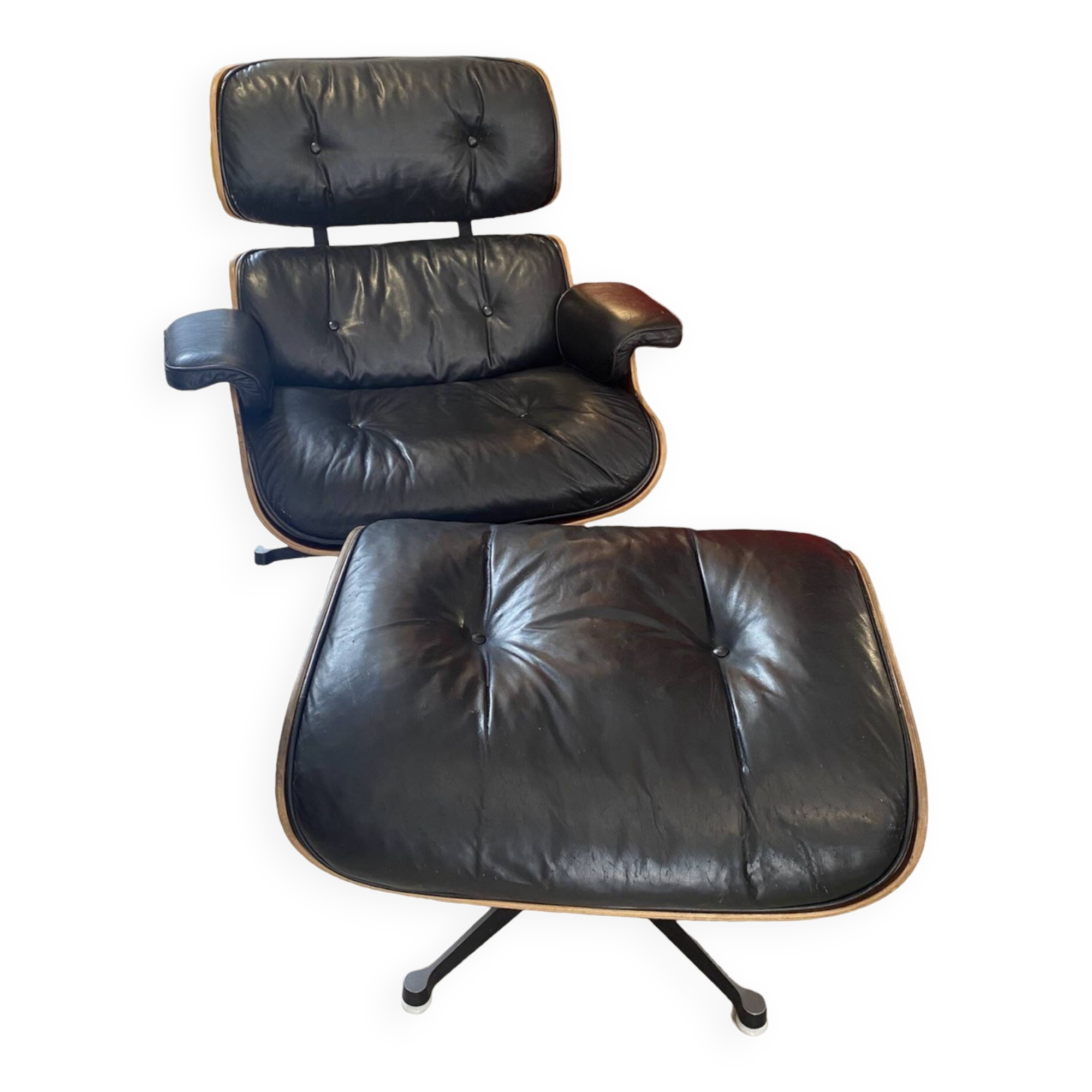 Eames lounge chair and ottoman Mobilier International