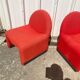 Paire de chauffeuses de marque Atal 1970 rouge