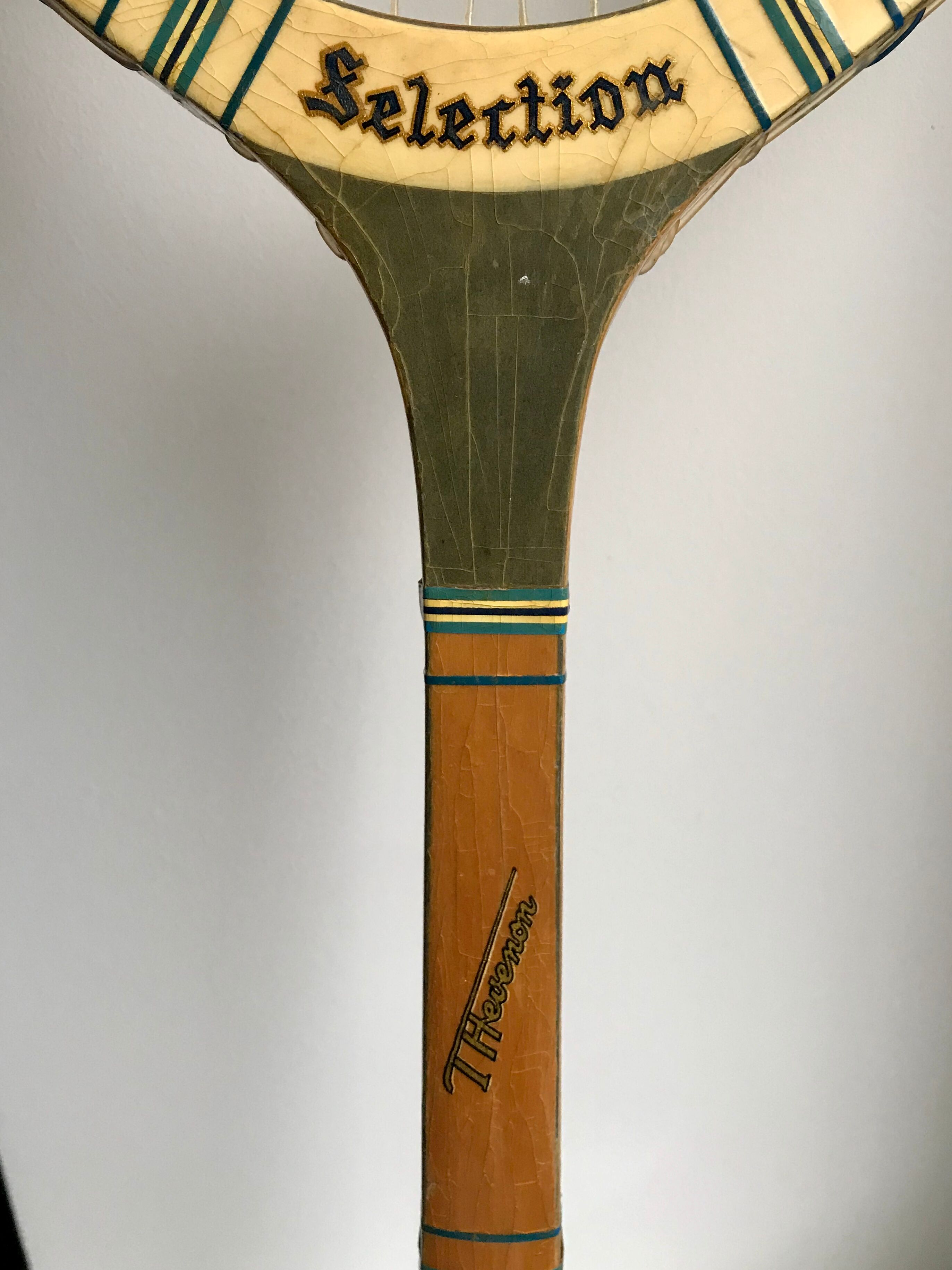 Popula 1960s tennis racket
