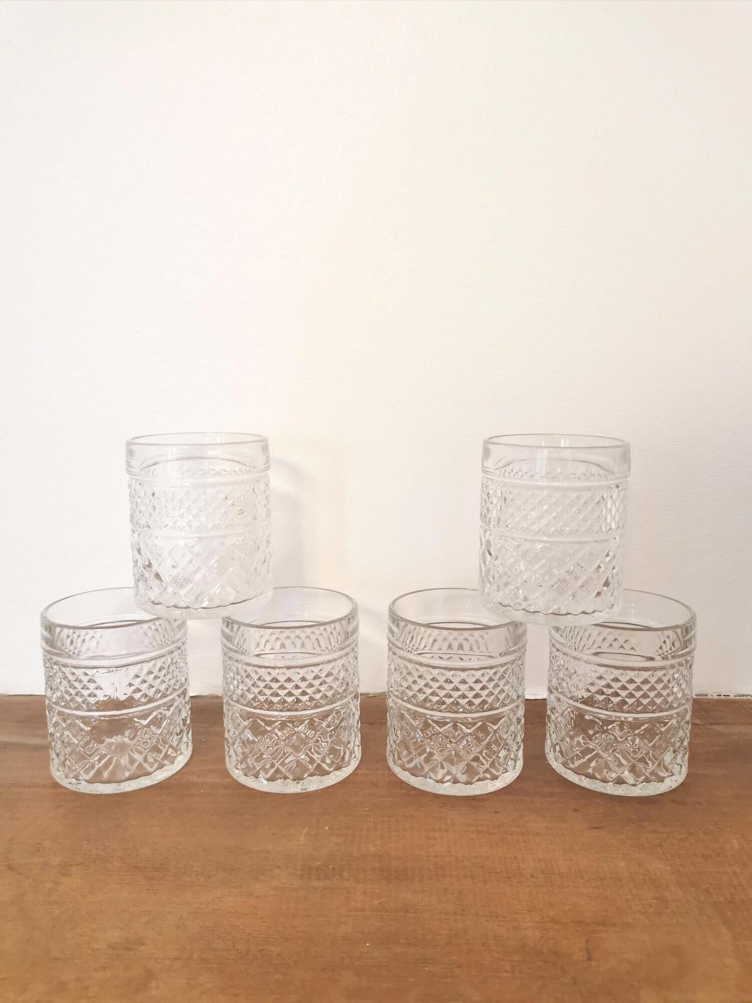 service of 6 vintage whiskey glasses in chiseled glass