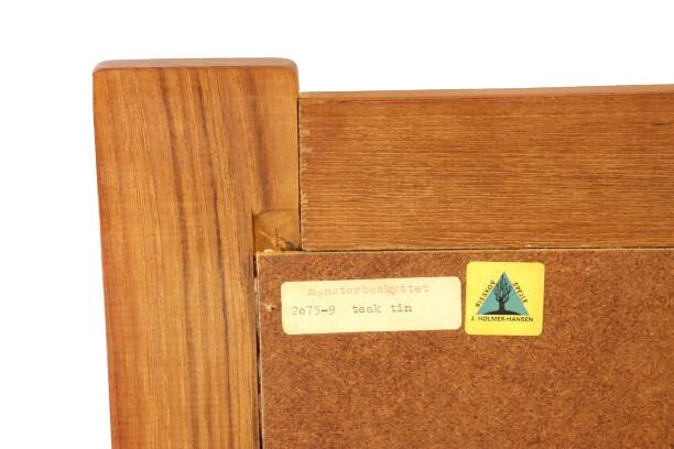 Teak spiegel met zilverkleurige accenten