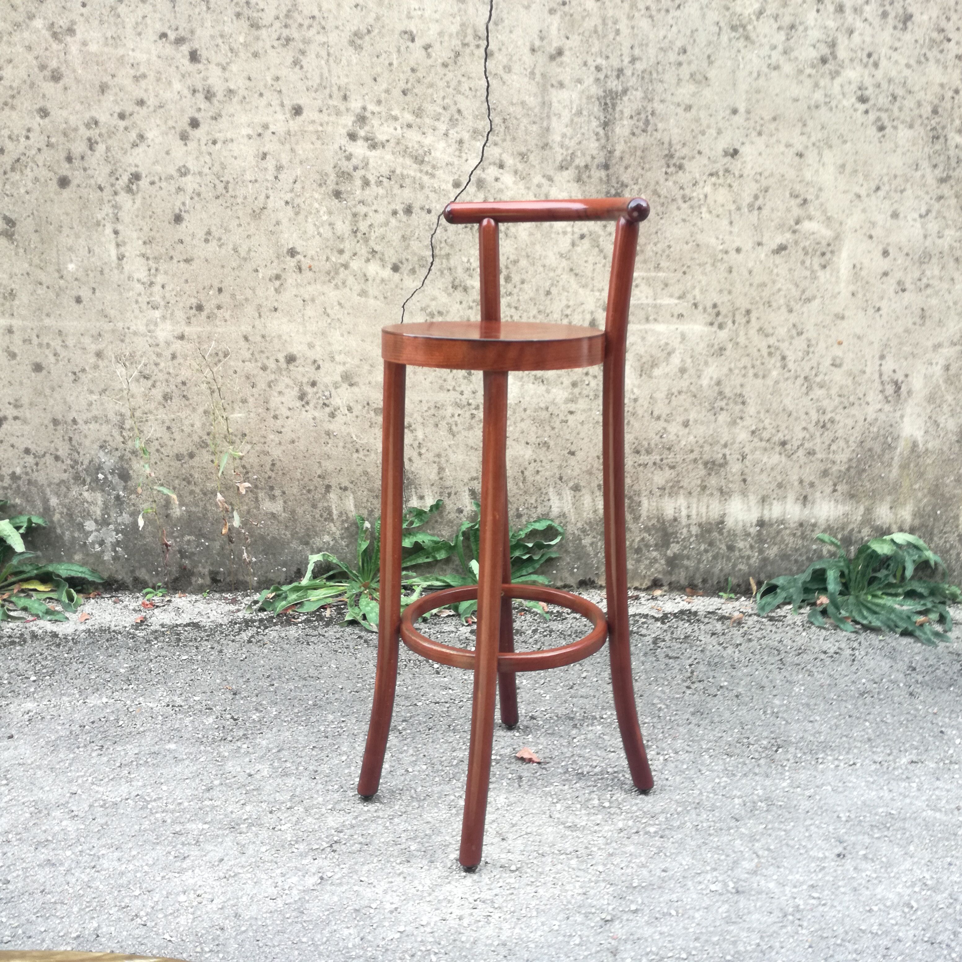 Curved wooden bar high chair