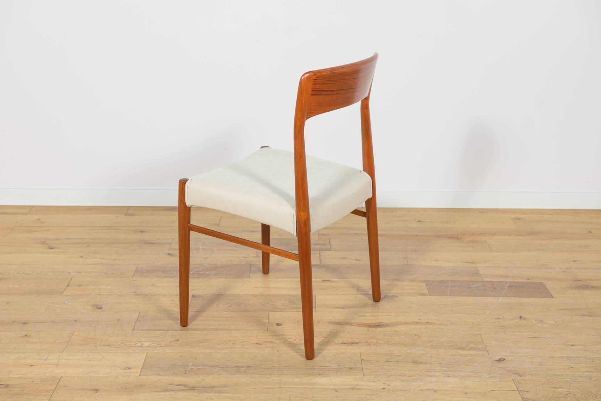 Mid-Century Modern Teak Dining Chairs model 26 by Henry Kjærnulf  for Korup