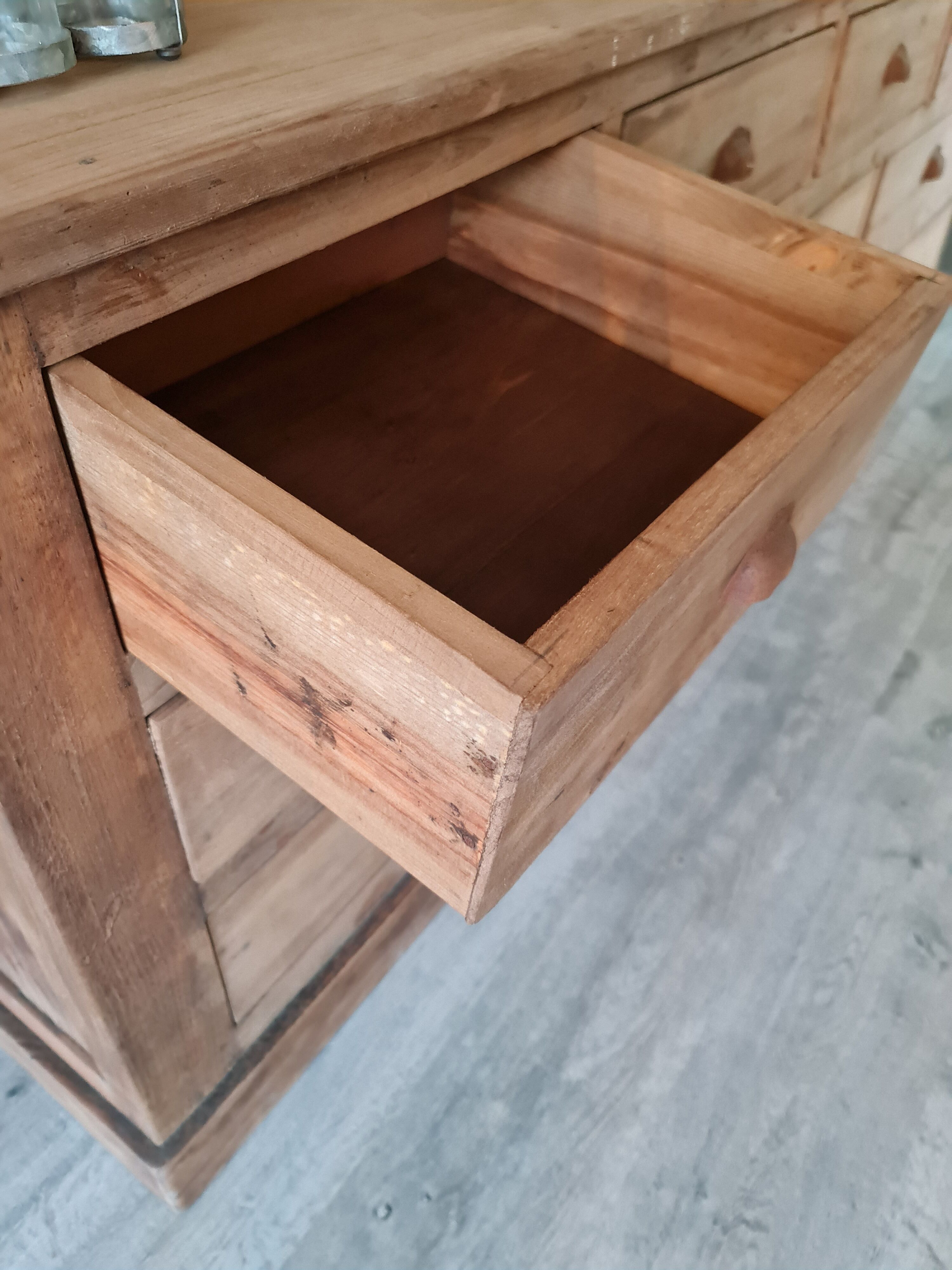 Comptoir de métier meuble dix tiroirs