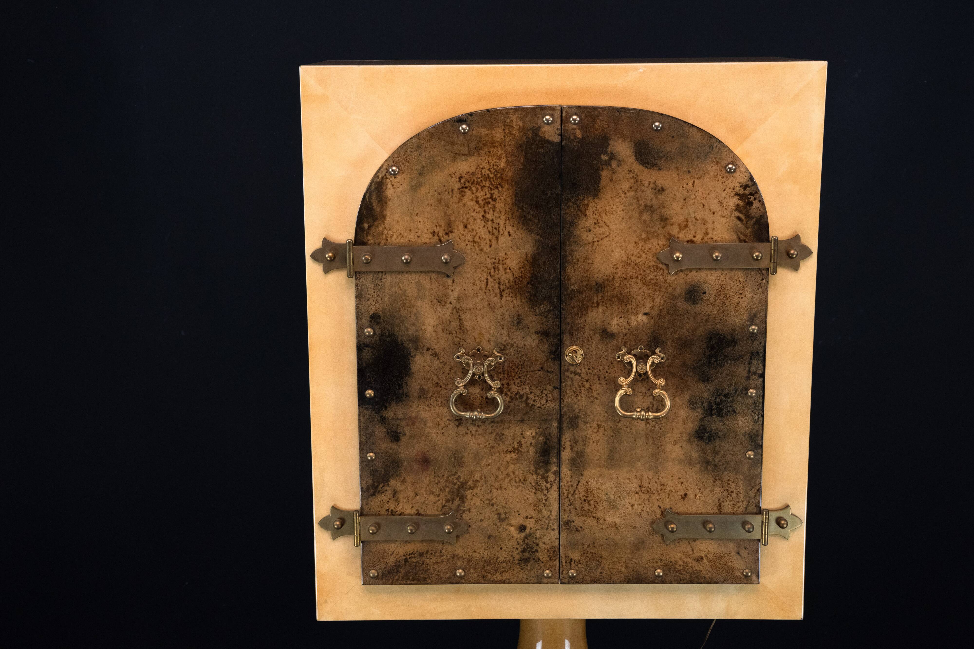 Aldo Tura Mid-Century Modern Goatskin Parchment Bar Cabinet, Italy, 1960s