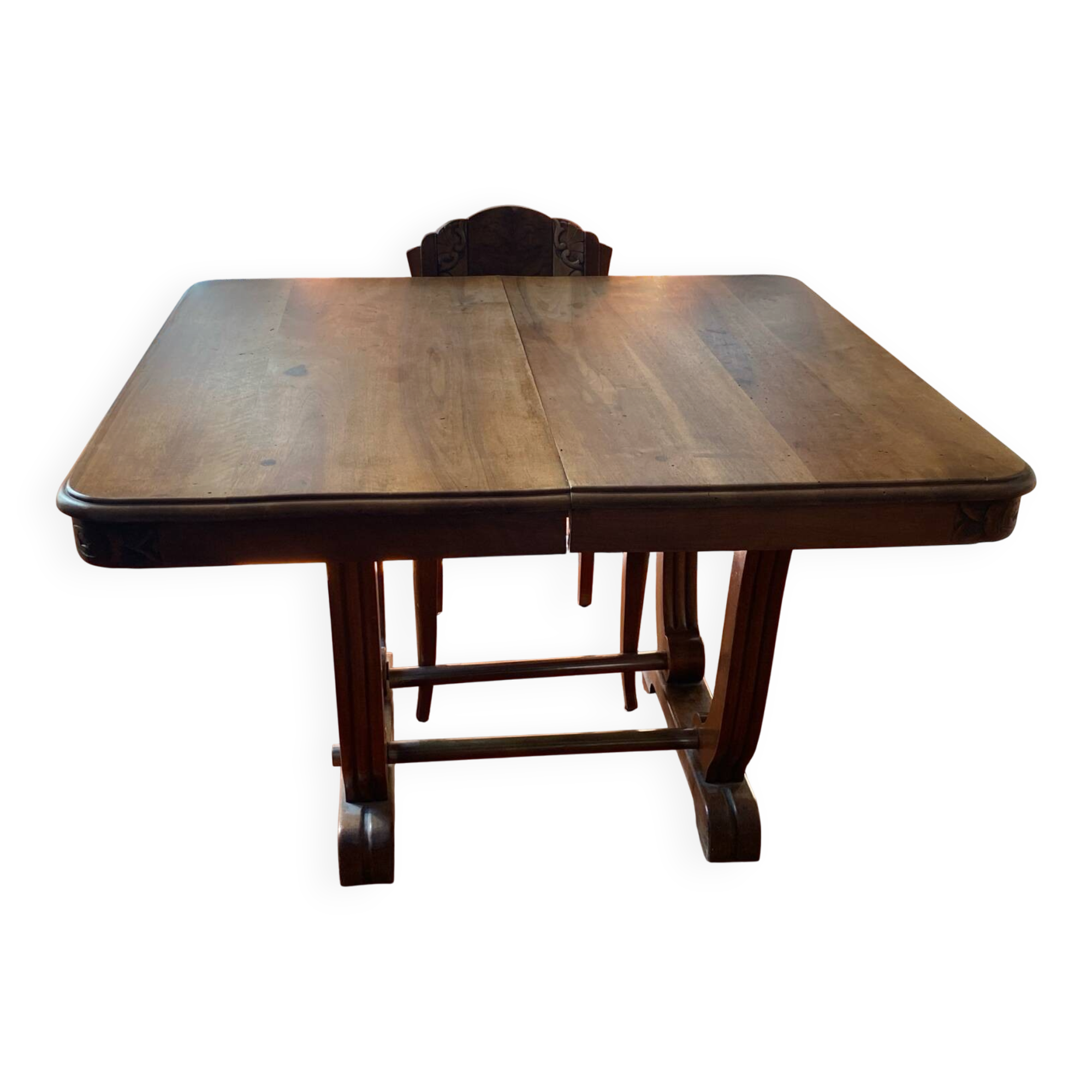 Extendable table from the 1920s/1930s.