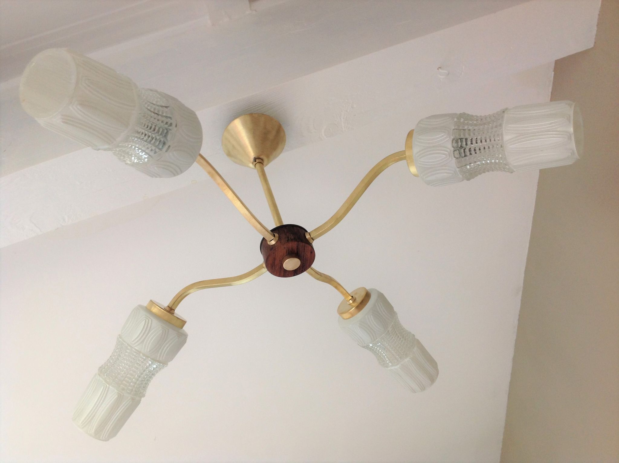 Four-burner chandelier in brass and two-tone glass Scandinavian style / vintage 60s-70s