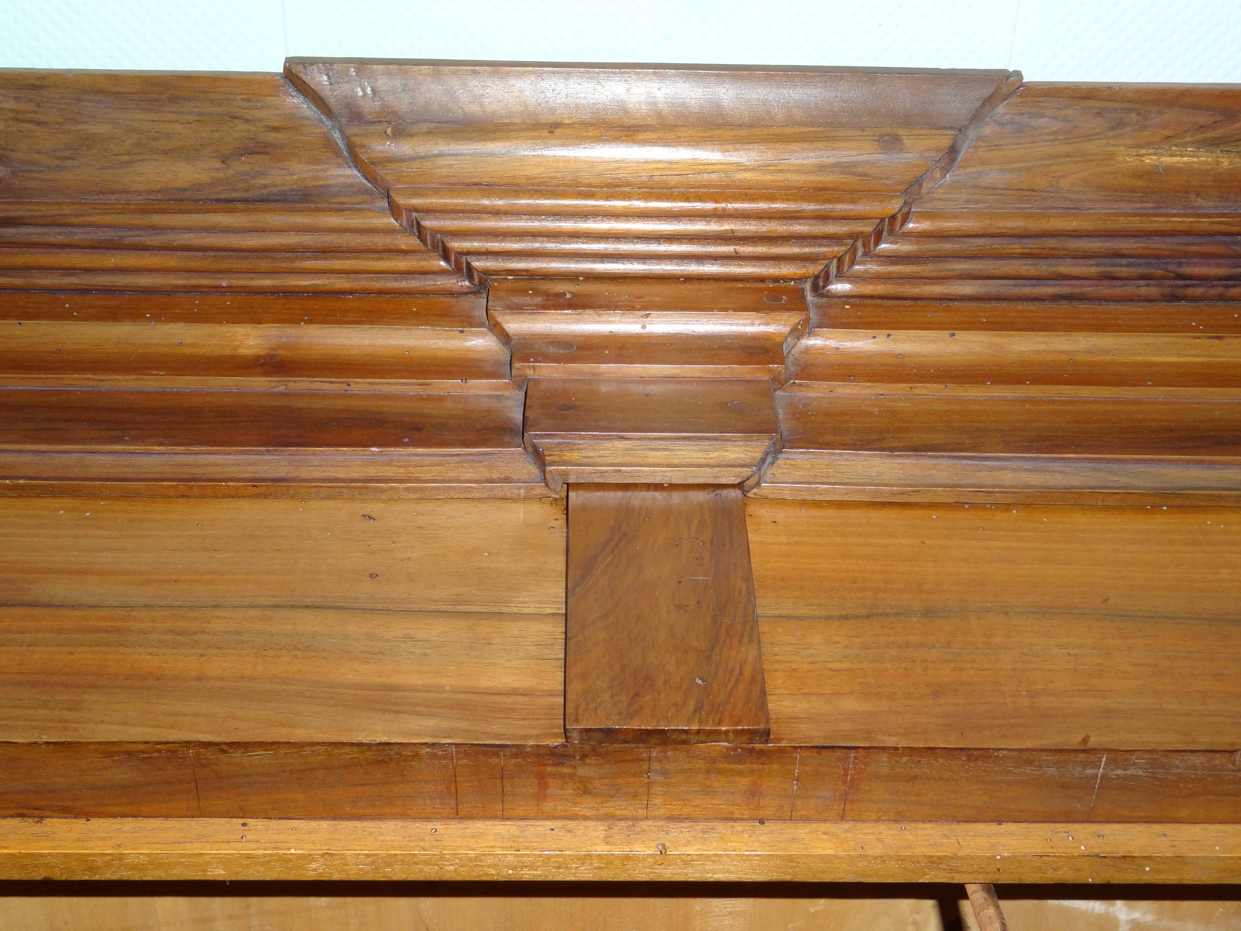 Large director's bookcase in solid walnut, 19th century.