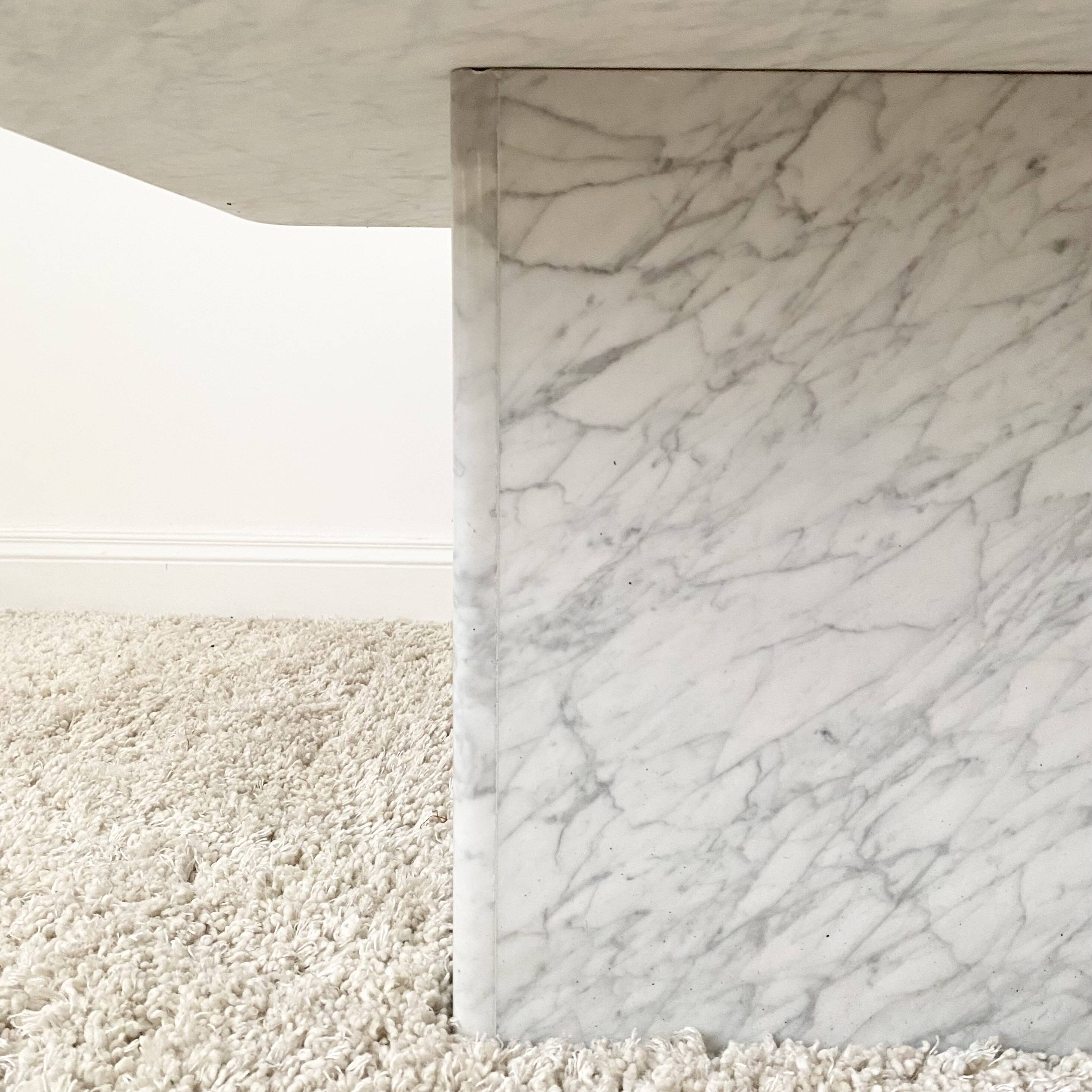 Carrara marble coffee table (Italy)