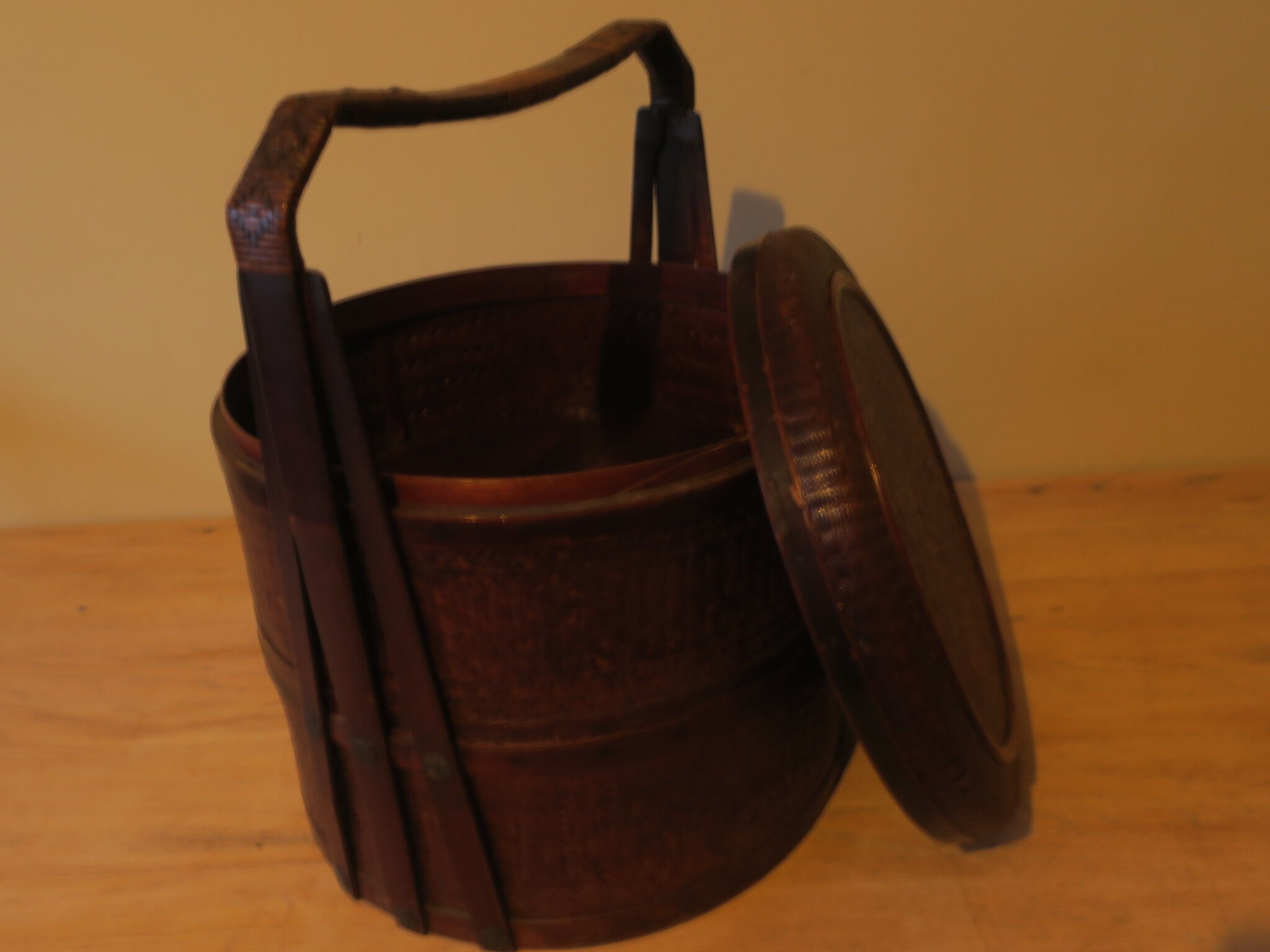 Panier chinois antique en bois et rotin à 3 sections