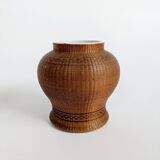 Pair of vintage Chinese vases in porcelain and woven bamboo.