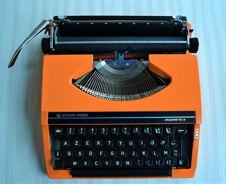 Machine à écrire Silverette orange vintage 60