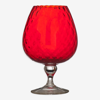 Vase rouge en verre soufflé vintage 1970